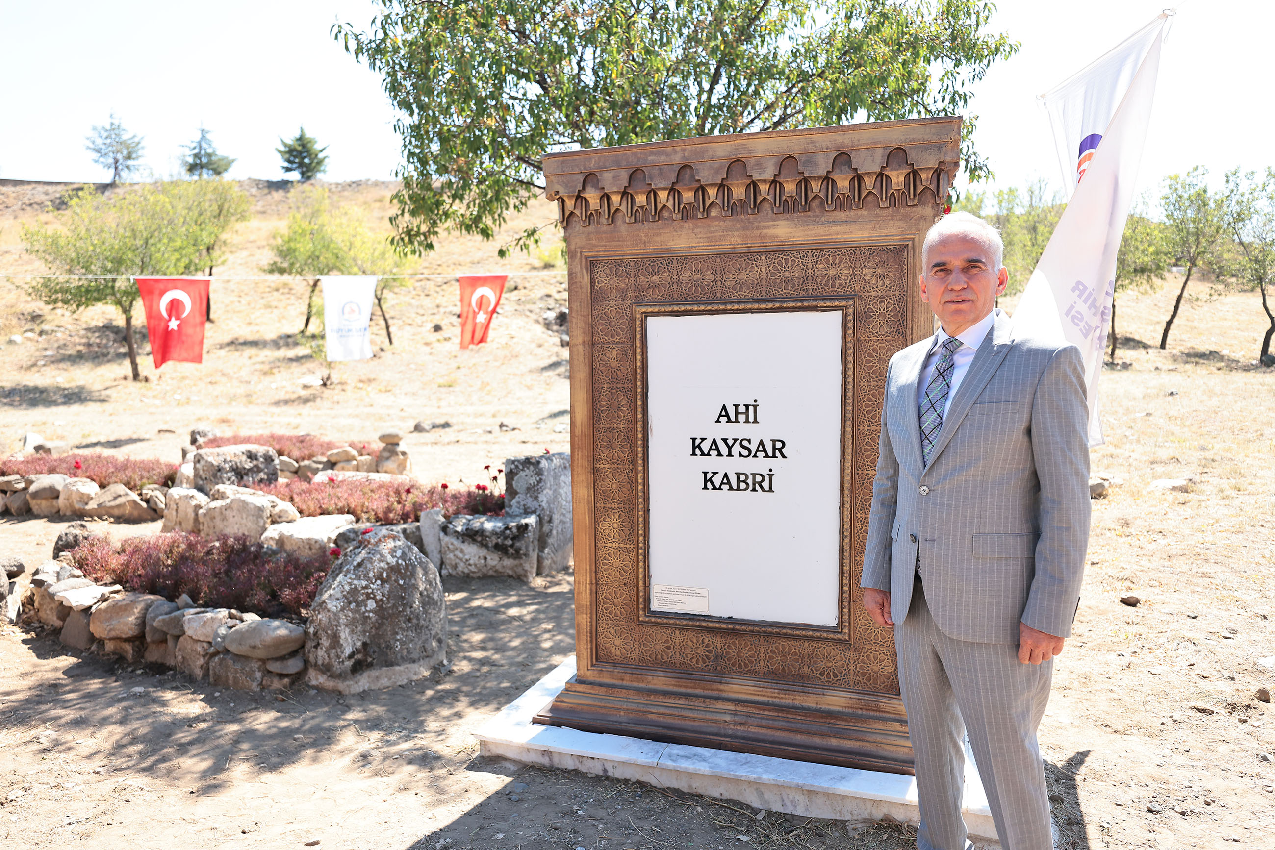 Ahi Evran’ın hocası Ahi Kaysar’ın mezarı ziyarete açıldı (5)