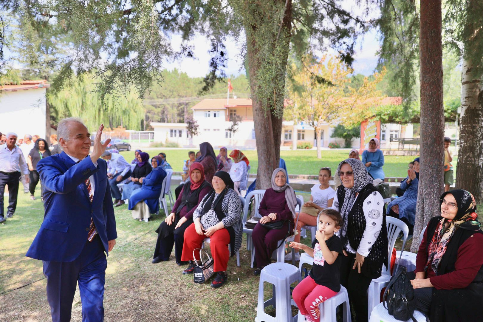 Başkan Zolan Cankurtaran yaz kampı finalinde kadınlarla buluştu (3)