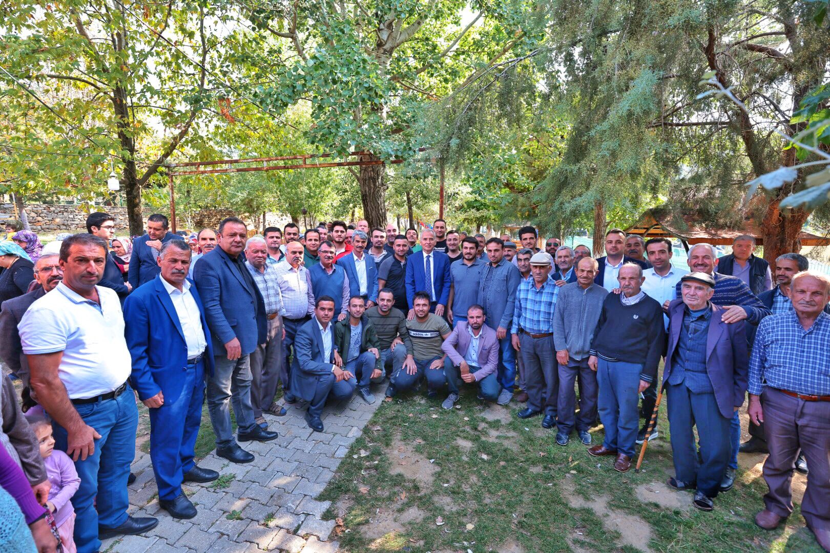 Başkan Osman Zolan Babadağlılarla kucaklaştı (12)