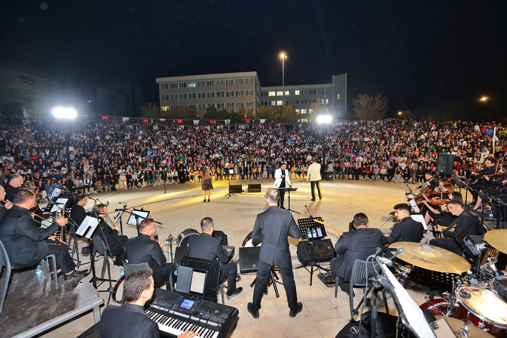Büyükşehir’den PAÜ’de 90’lar Konseri (6)