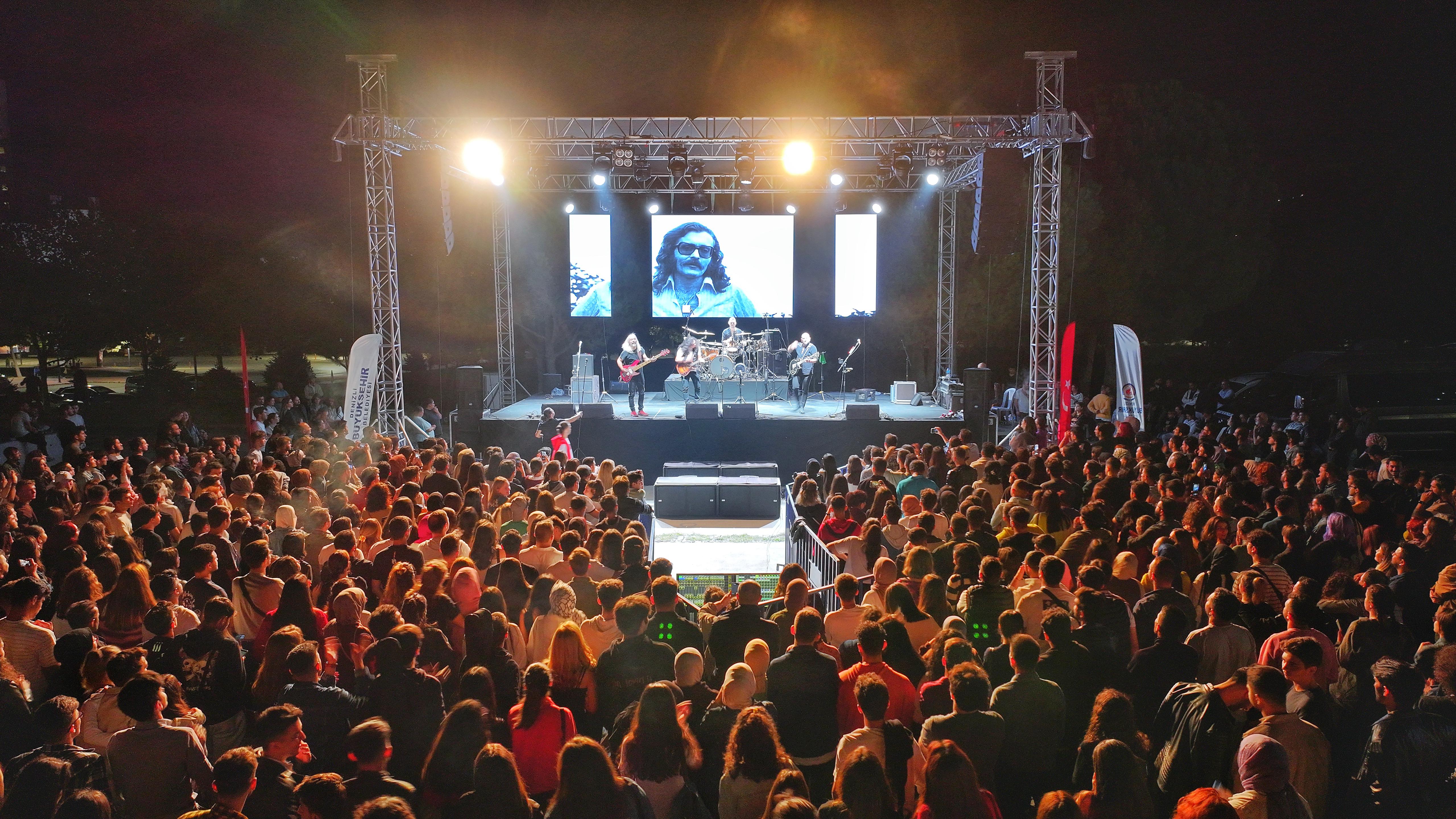 Büyükşehir Gençlik Festivali’nde muhteşem final (6)