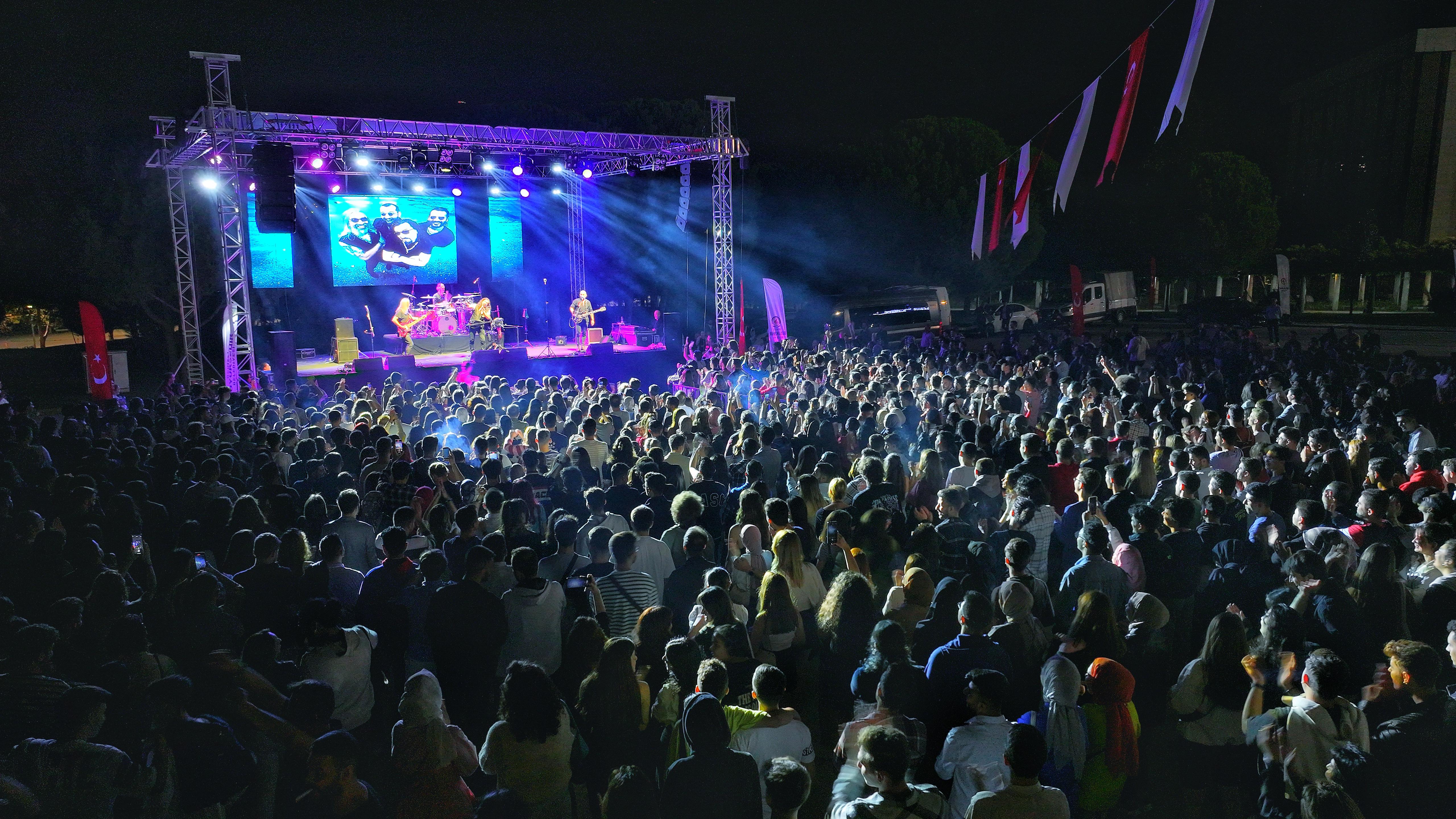 Büyükşehir Gençlik Festivali’nde muhteşem final (9)