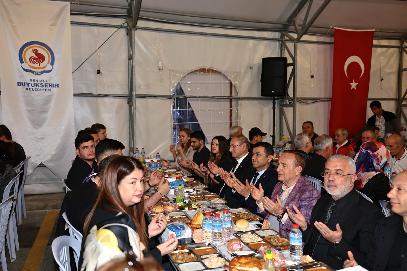 Başkan Çavuşoğlu, Hemşehrileriyle Aynı Sofrayı Paylaştı (4)