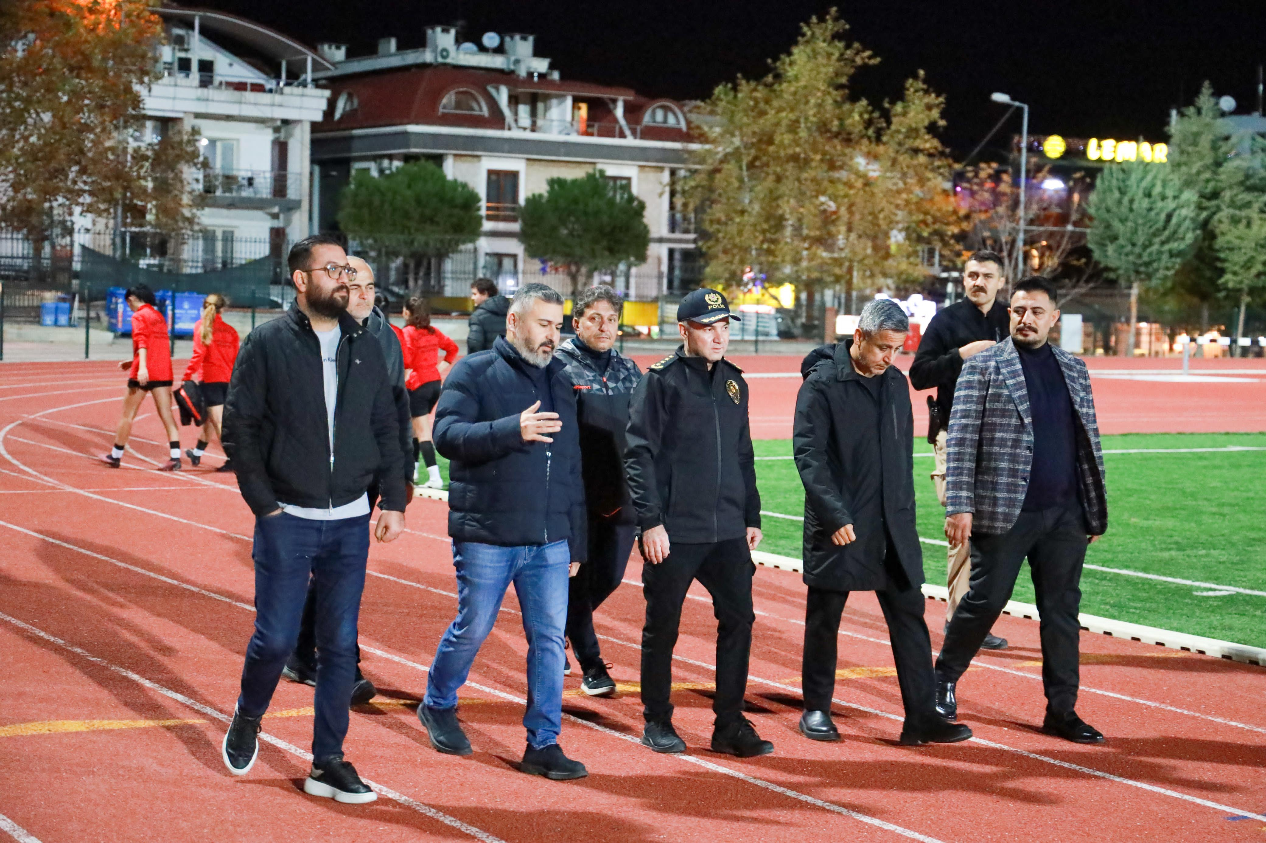 Deni̇zli̇ Emni̇yet Müdürü Yavuz Sağdiç'tan Horozkent Kadin Spor Kulübü'ne Zi̇yaret (2)