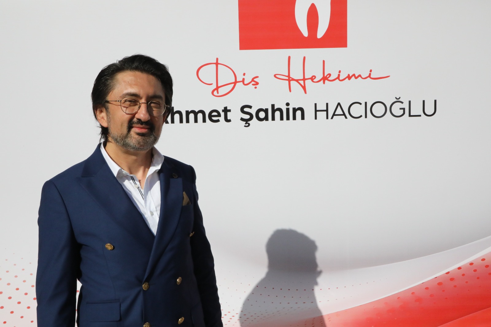 Di̇ş Heki̇mi̇ Ahmet Şahi̇n Hacioğlu Çamlik’ta Kli̇ni̇ği̇ni̇ Açti (5)