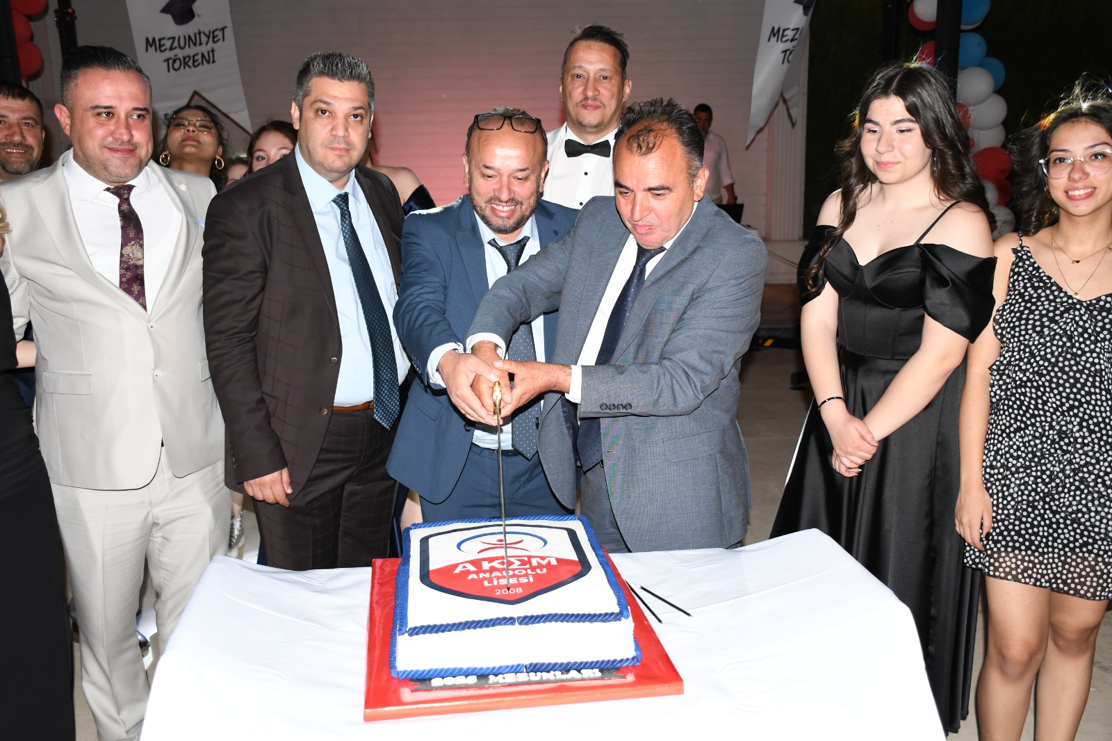 Akem Ai̇lesi̇ 10. Yilinda Da Öğrenci̇leri̇ni̇ Gururla Uğurladi (5)