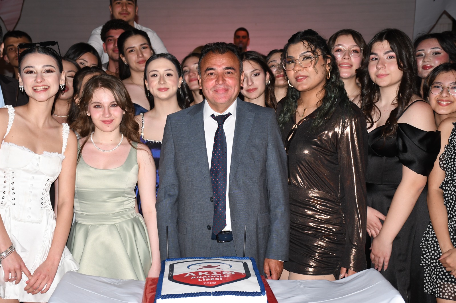 Akem Ai̇lesi̇ 10. Yilinda Da Öğrenci̇leri̇ni̇ Gururla Uğurladi (8)