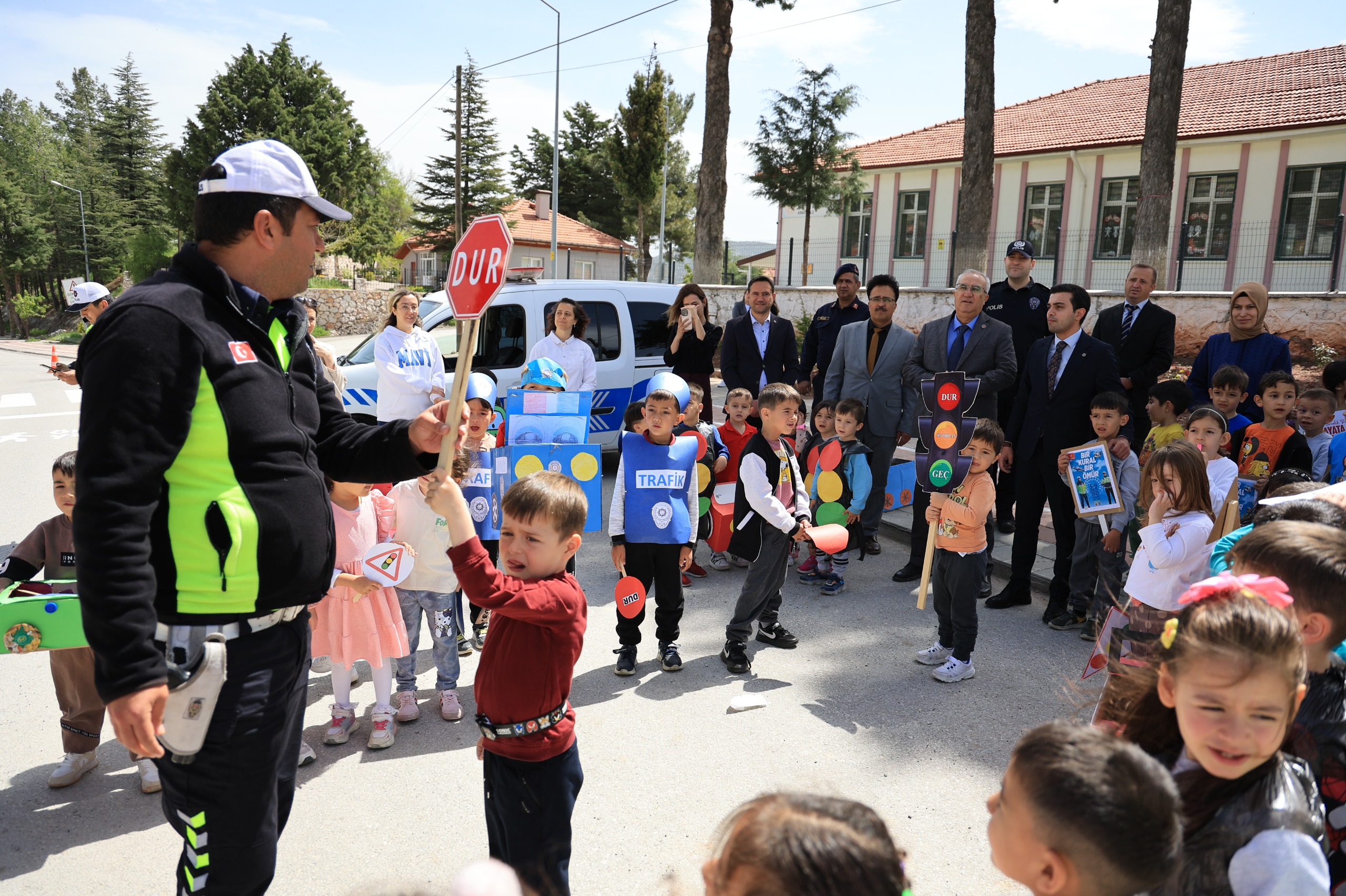 Arslan, Mi̇ni̇klerle Trafi̇k Haftasi Etki̇nli̇ği̇nde Buluştu (1)