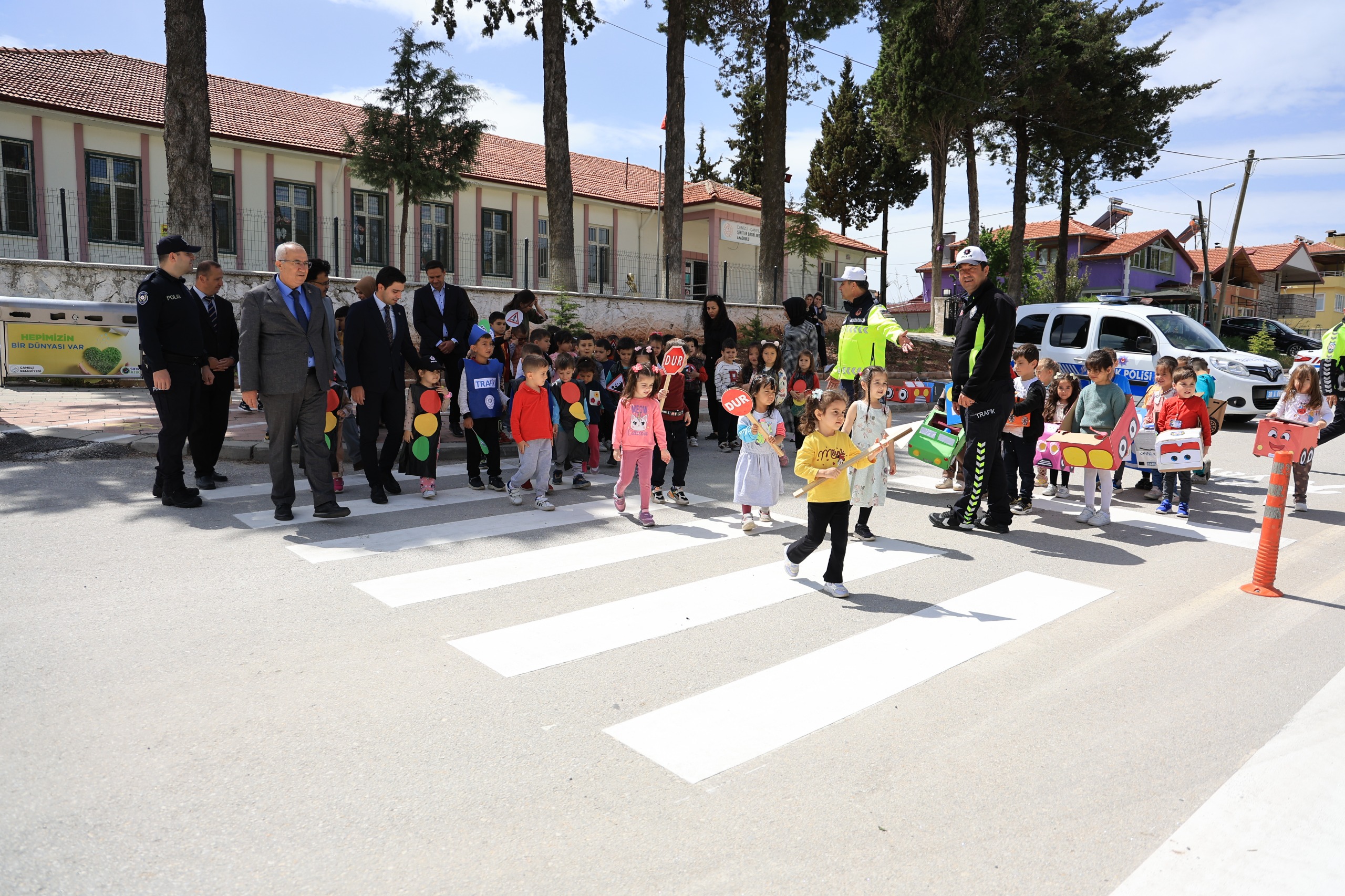 Arslan, Mi̇ni̇klerle Trafi̇k Haftasi Etki̇nli̇ği̇nde Buluştu (2)