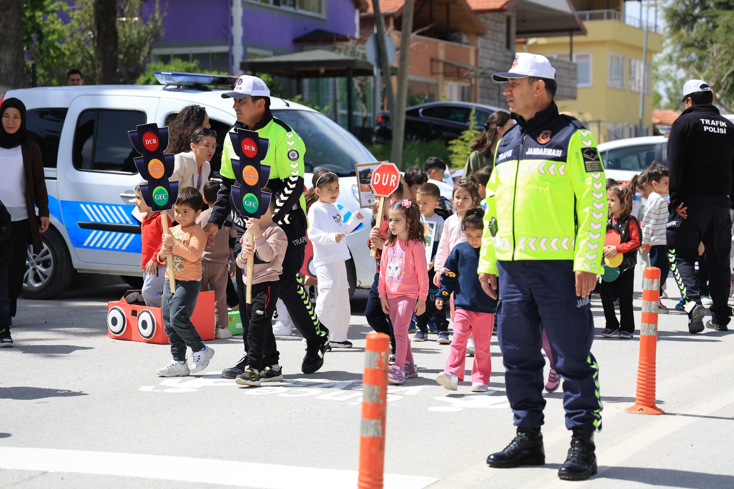 Arslan, Mi̇ni̇klerle Trafi̇k Haftasi Etki̇nli̇ği̇nde Buluştu (4)