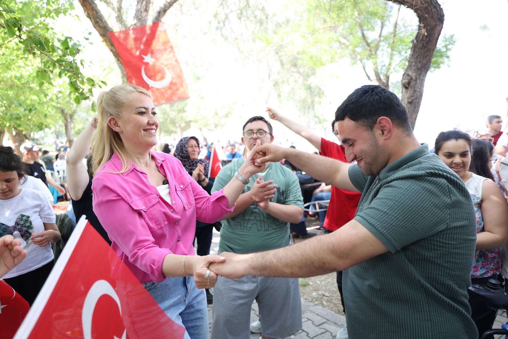 Engelsi̇z Yaşam Akademi̇si̇ Öğrenci̇leri̇ İzmi̇r’de Doyasiya Eğlendi̇ (2)