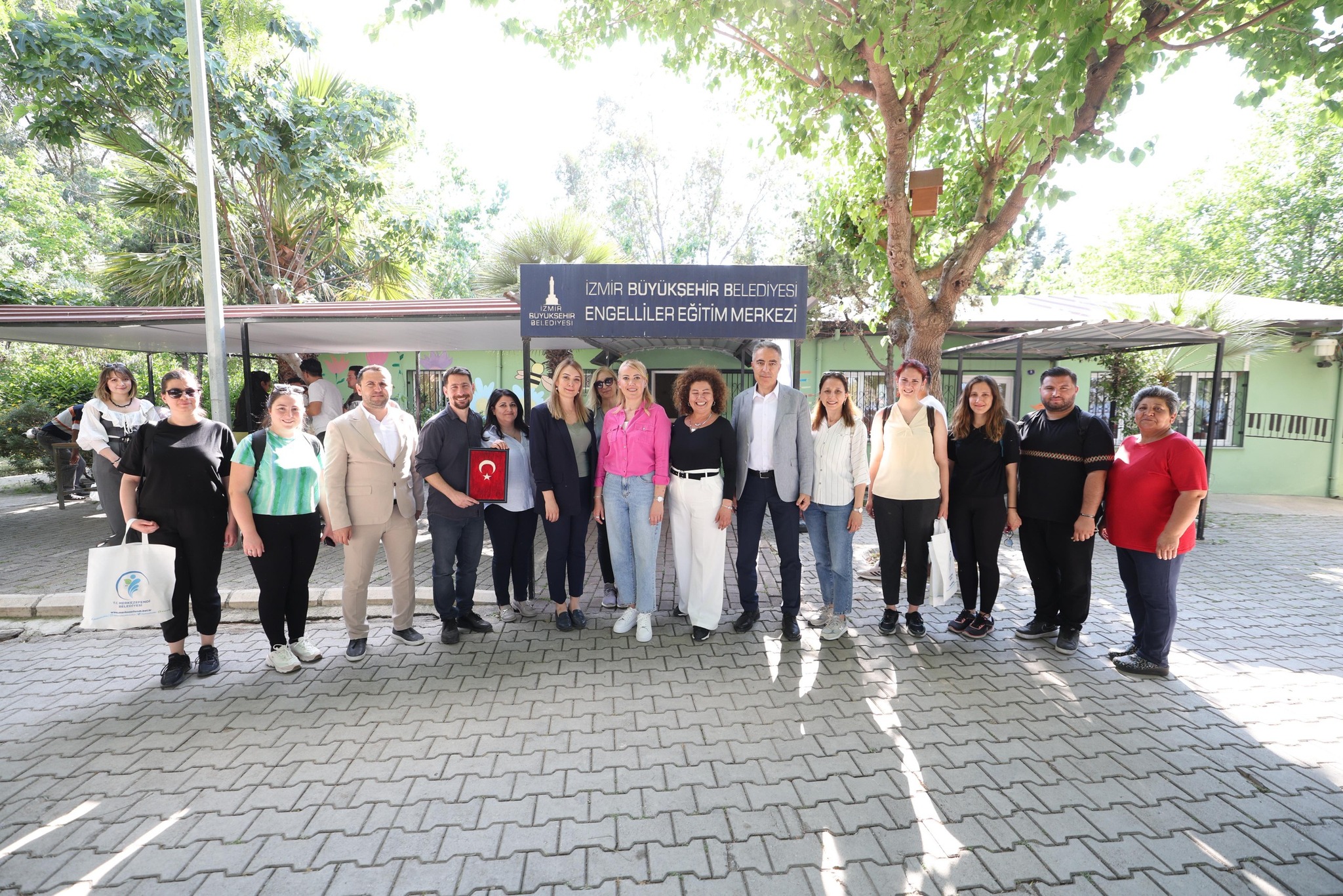 Engelsi̇z Yaşam Akademi̇si̇ Öğrenci̇leri̇ İzmi̇r’de Doyasiya Eğlendi̇ (3)