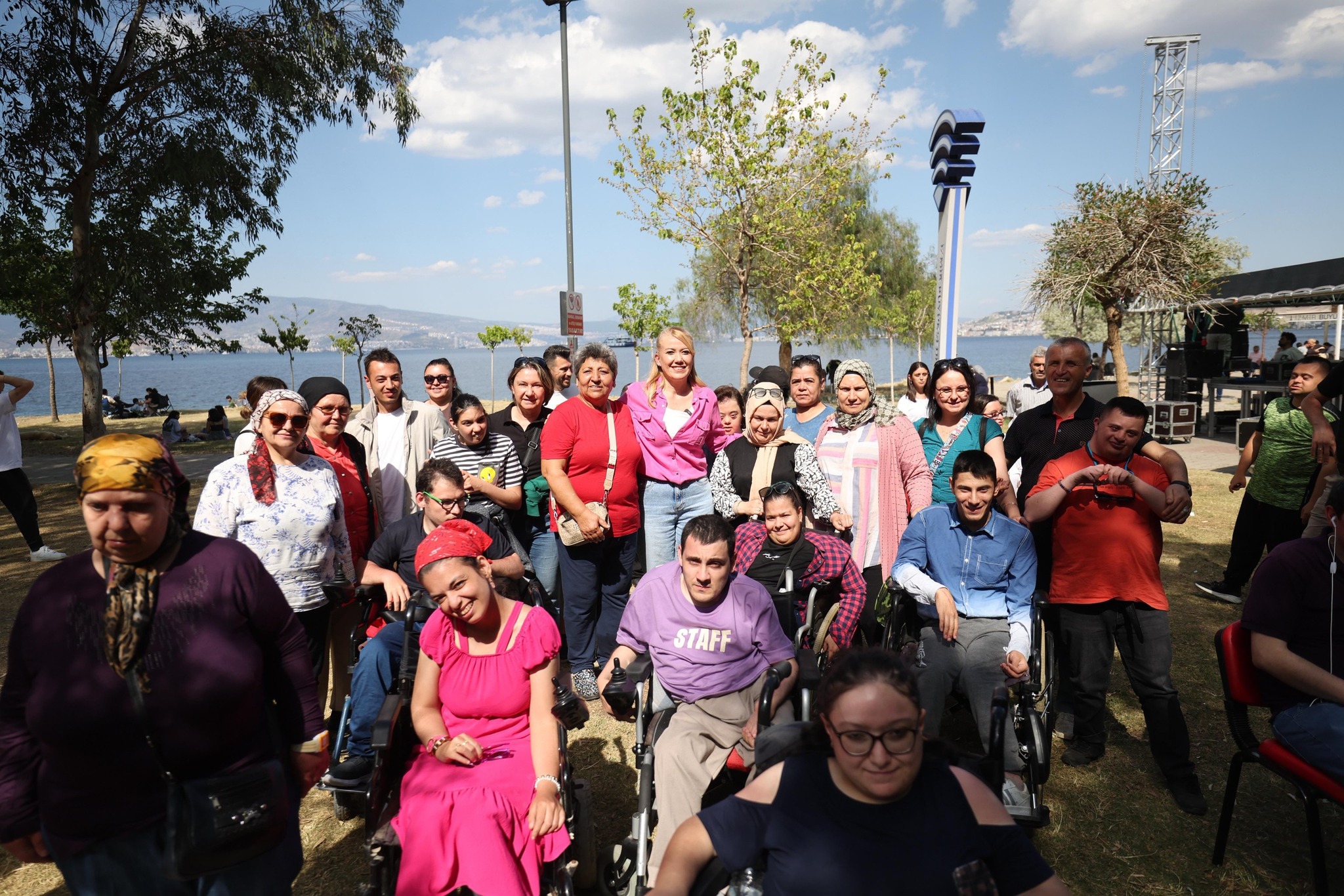 Engelsi̇z Yaşam Akademi̇si̇ Öğrenci̇leri̇ İzmi̇r’de Doyasiya Eğlendi̇ (4)