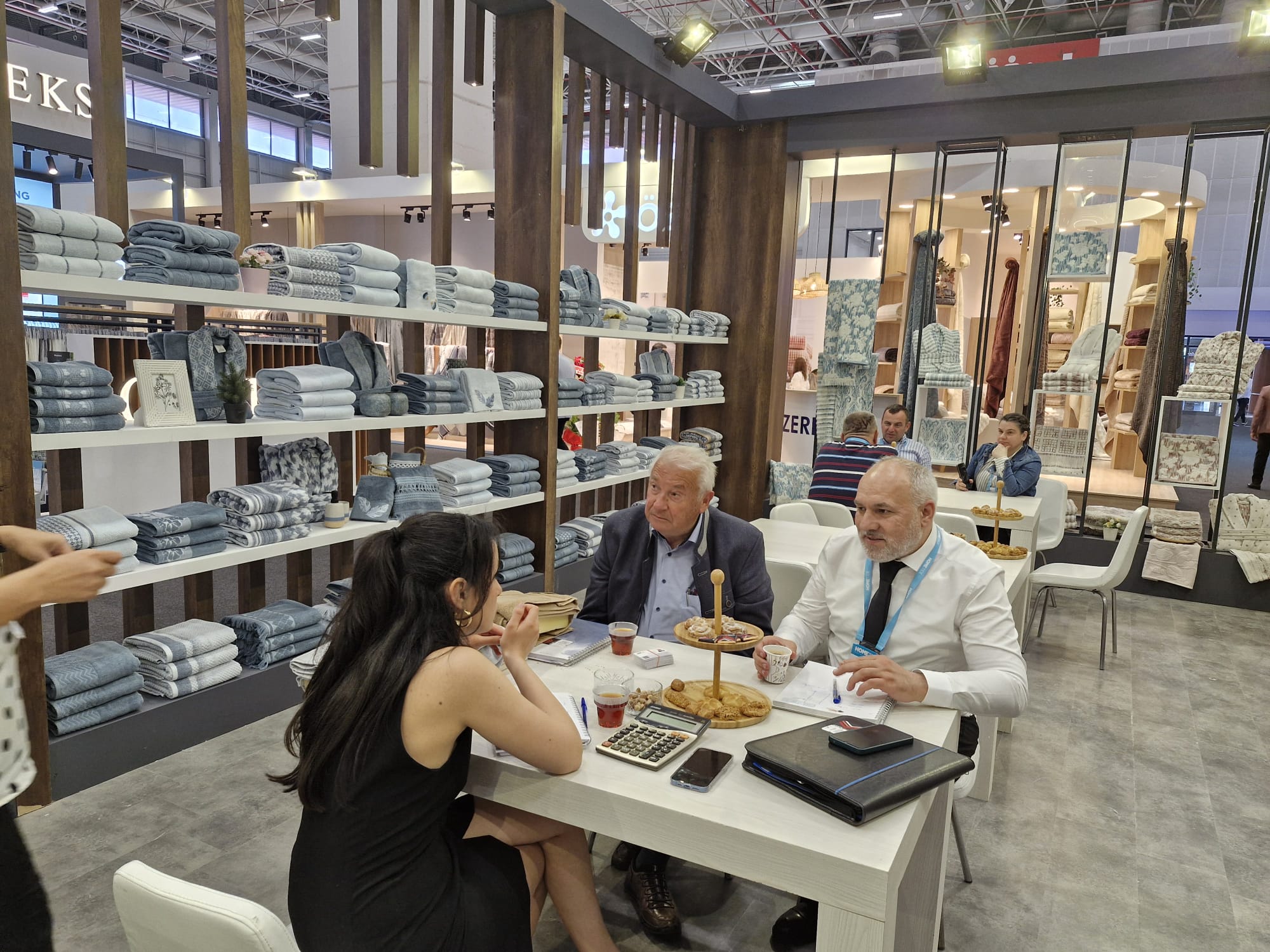 Kaynak Teksti̇l’den Hometex 2025’E “Ateş Ve Su” Damgasi (2)