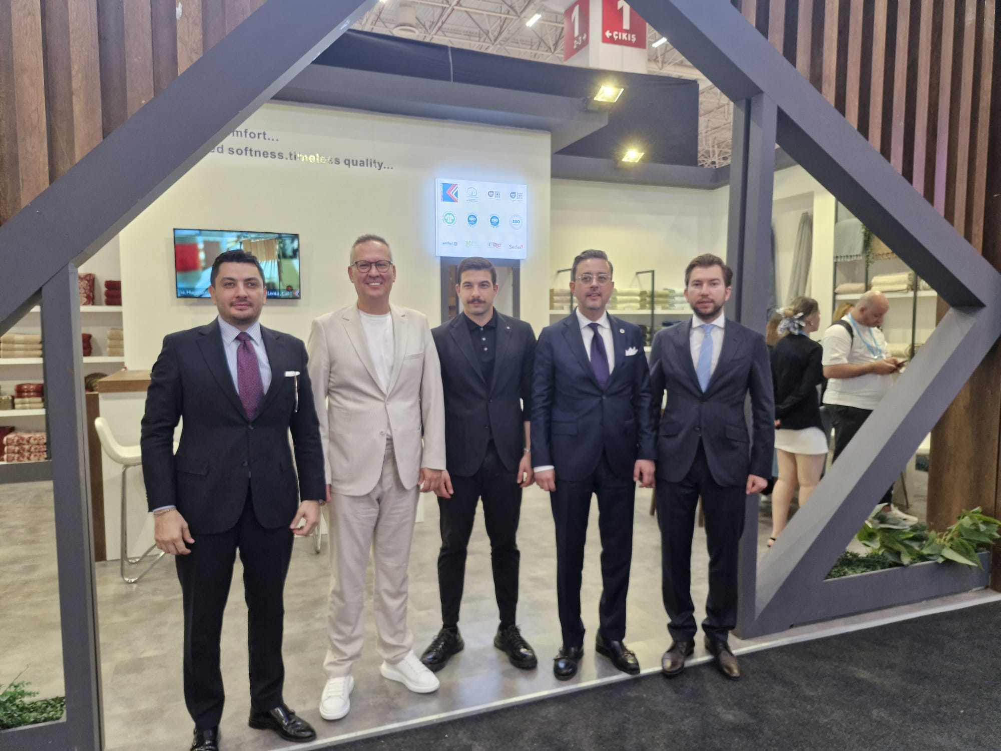 Kaynak Teksti̇l’den Hometex 2025’E “Ateş Ve Su” Damgasi (3)