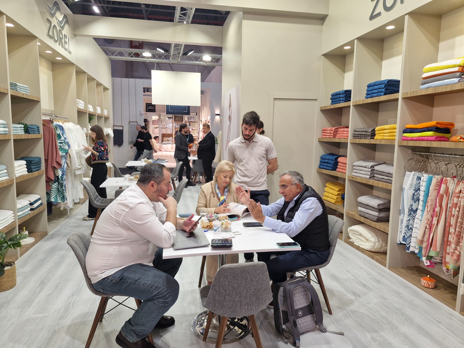 Zorel Teksti̇l, Yeni̇ Alicilar İçi̇n Hometex 2025’Te Sahada (6)