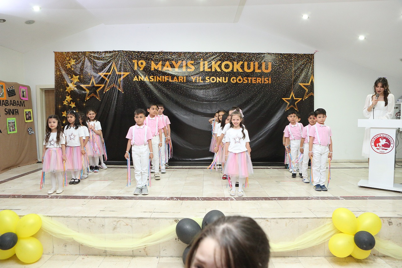 Anasinifi Öğrenci̇leri̇nden Gösteri̇şli̇ Veda (11)