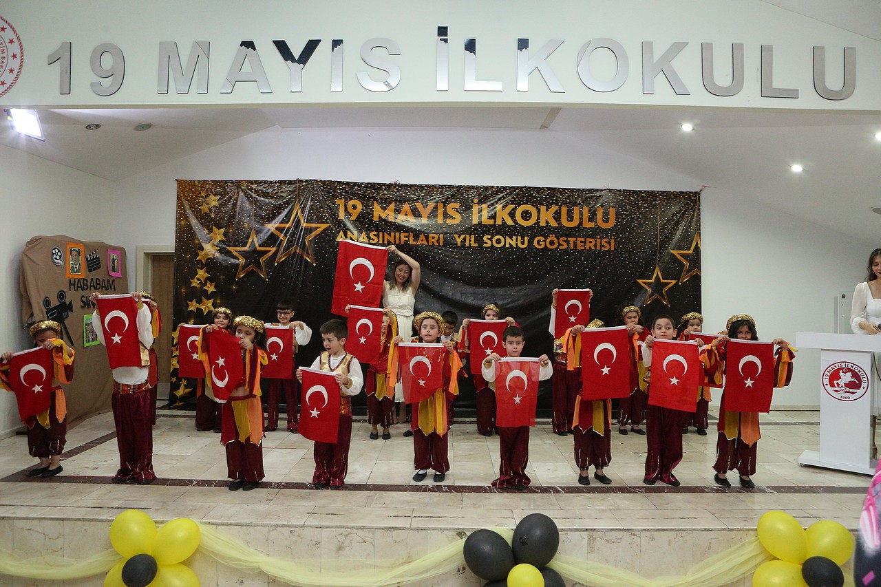 Anasinifi Öğrenci̇leri̇nden Gösteri̇şli̇ Veda (14)
