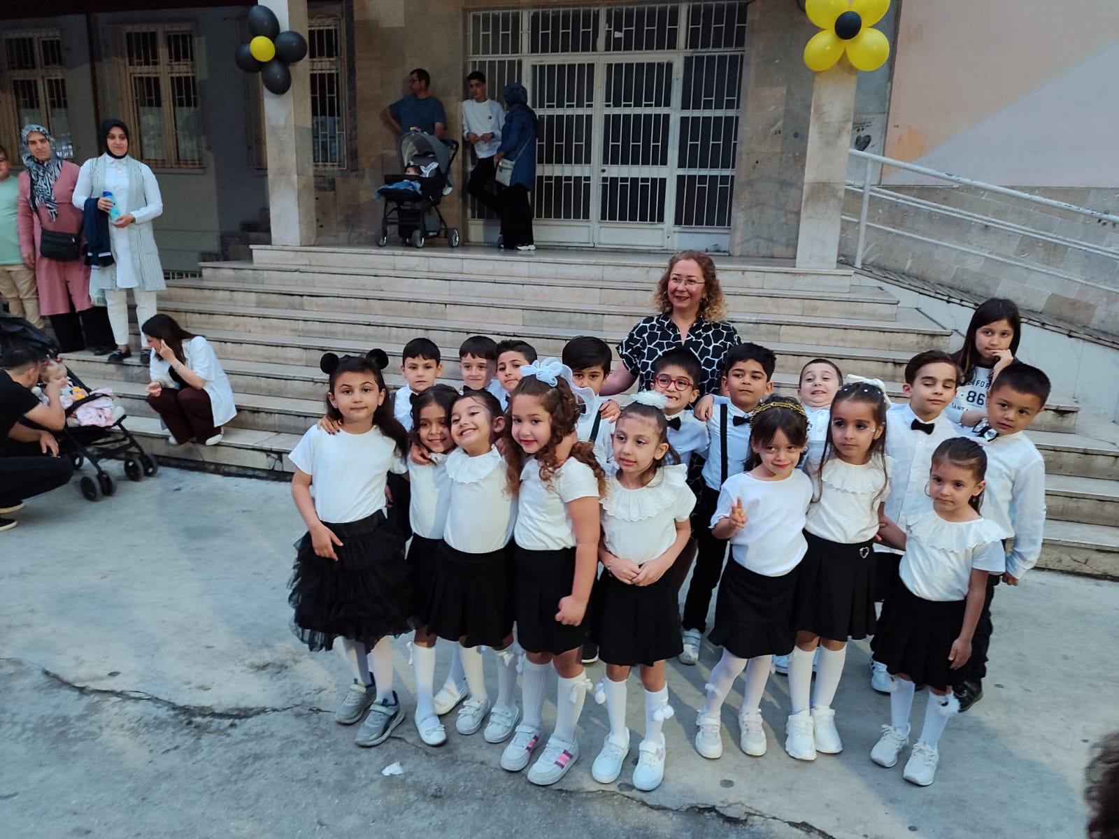 Anasinifi Öğrenci̇leri̇nden Gösteri̇şli̇ Veda (16)