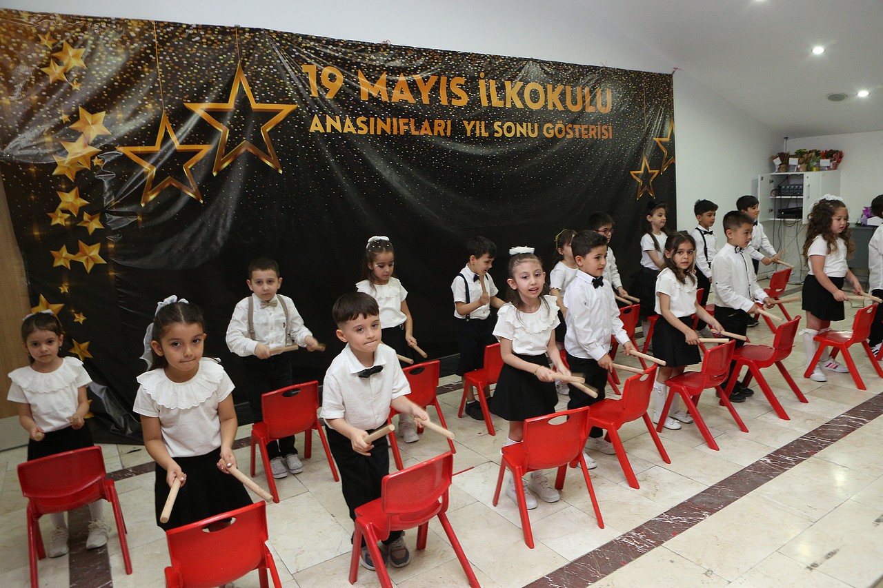 Anasinifi Öğrenci̇leri̇nden Gösteri̇şli̇ Veda (17)
