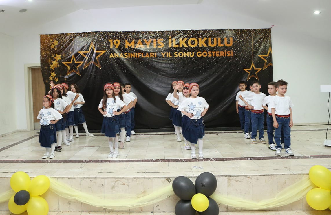 Anasinifi Öğrenci̇leri̇nden Gösteri̇şli̇ Veda (19)