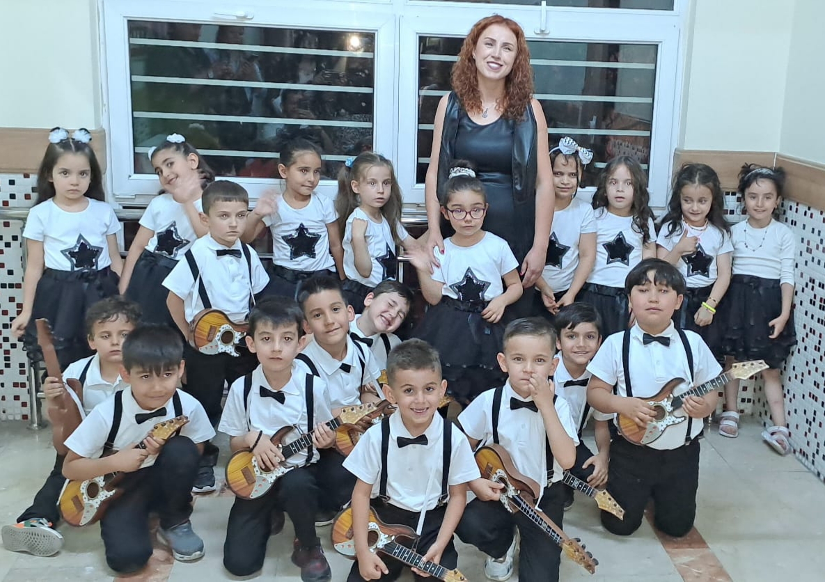 Anasinifi Öğrenci̇leri̇nden Gösteri̇şli̇ Veda (25)