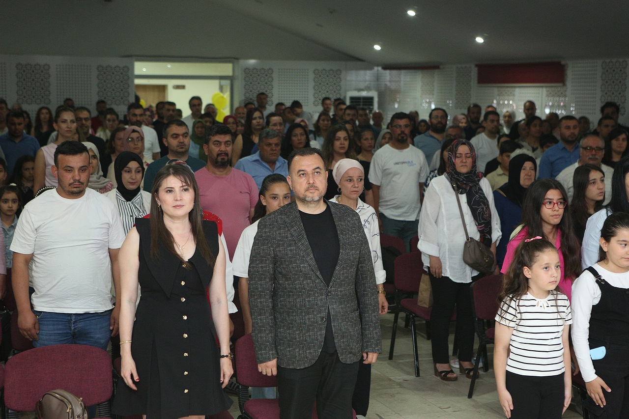 Anasinifi Öğrenci̇leri̇nden Gösteri̇şli̇ Veda (27)