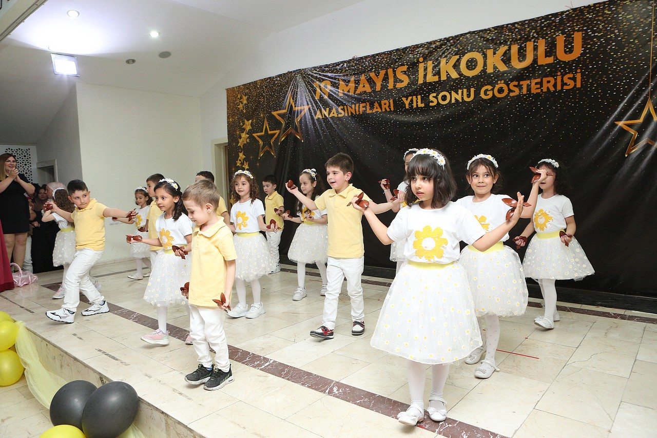 Anasinifi Öğrenci̇leri̇nden Gösteri̇şli̇ Veda (31)