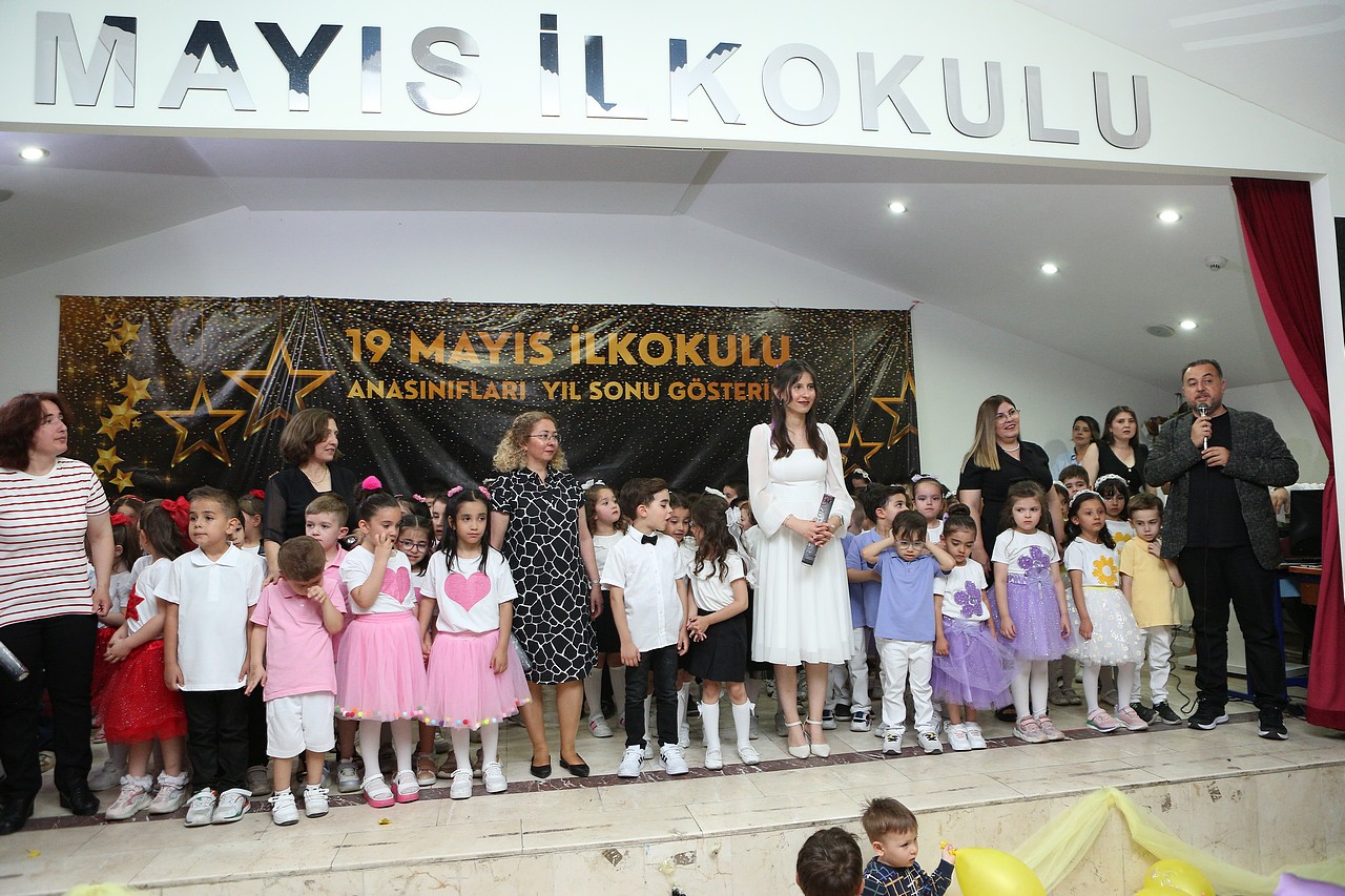 Anasinifi Öğrenci̇leri̇nden Gösteri̇şli̇ Veda (5)