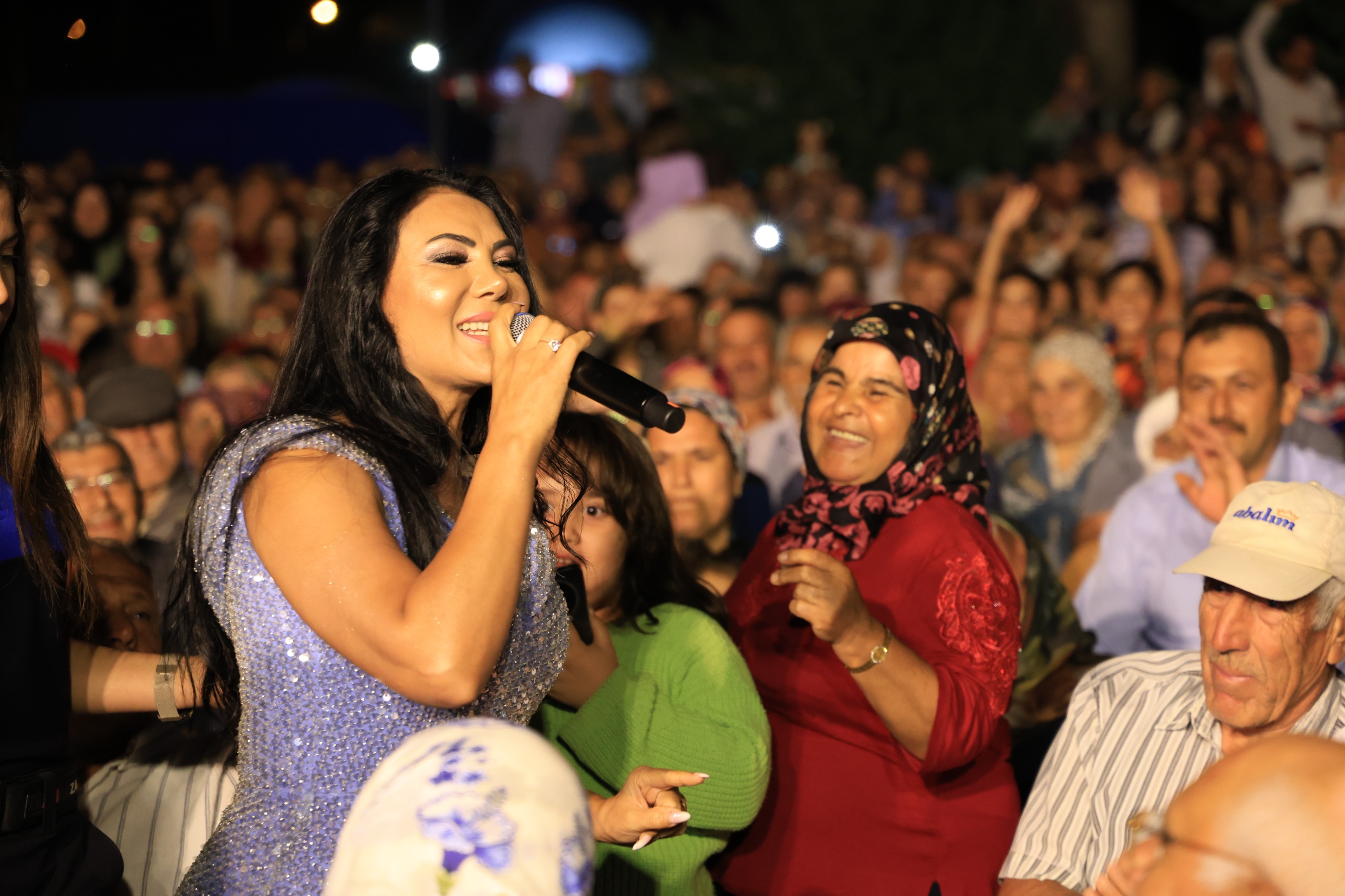9. Çameli̇ Festi̇vali̇’ni̇n 6. Günü Ayşe Di̇nçer Konseri̇yle Coştu (1)