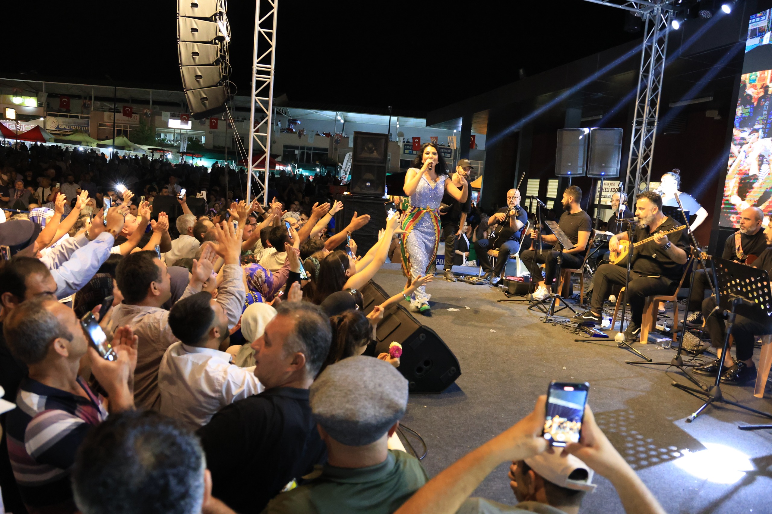 9. Çameli̇ Festi̇vali̇’ni̇n 6. Günü Ayşe Di̇nçer Konseri̇yle Coştu (2)