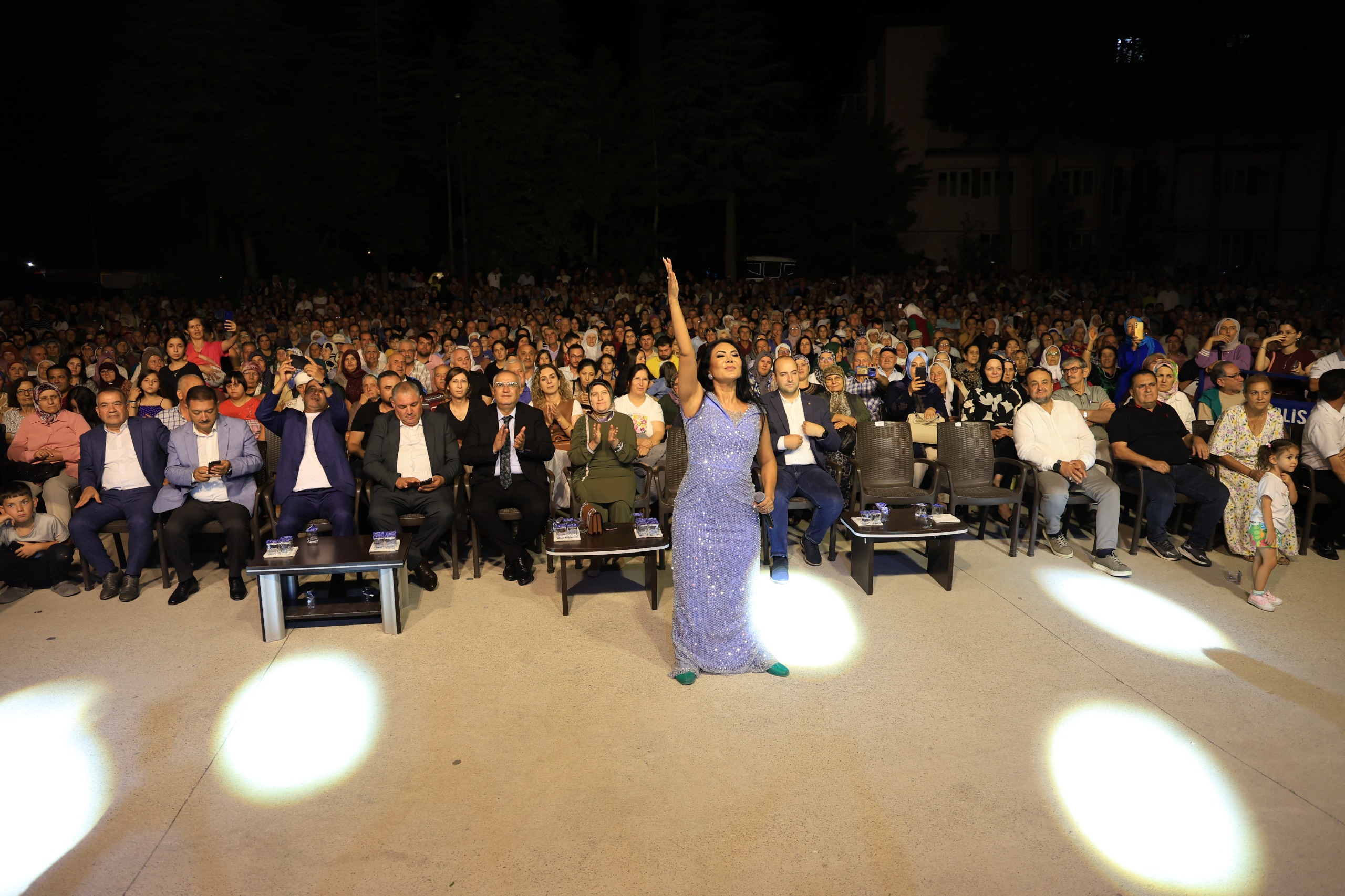 9. Çameli̇ Festi̇vali̇’ni̇n 6. Günü Ayşe Di̇nçer Konseri̇yle Coştu (4)