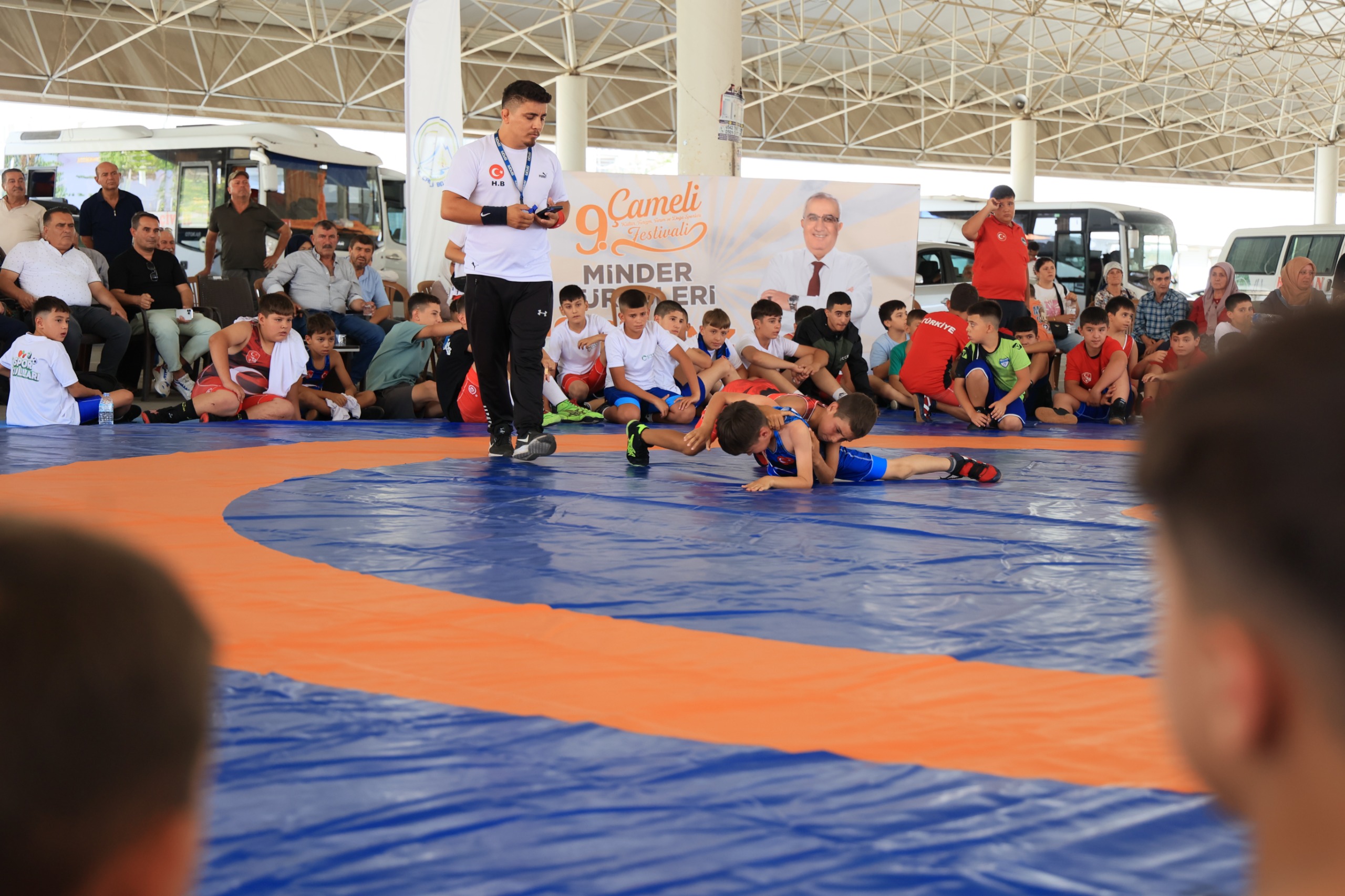 Çameli̇ Festi̇vali̇nde Mi̇ni̇kler Mi̇nderde Kiyasiya Yarişti (7)