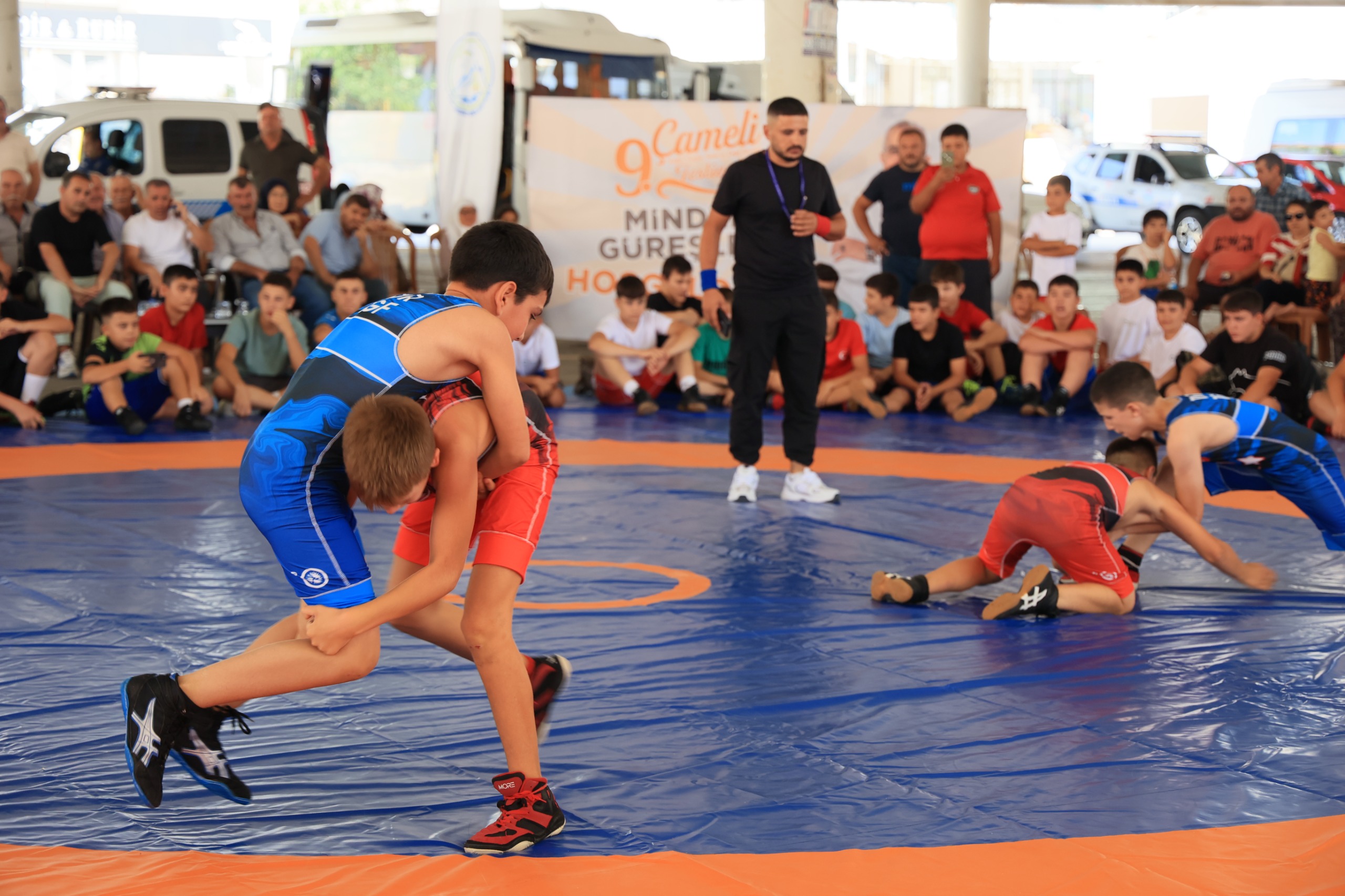 Çameli̇ Festi̇vali̇nde Mi̇ni̇kler Mi̇nderde Kiyasiya Yarişti (8)