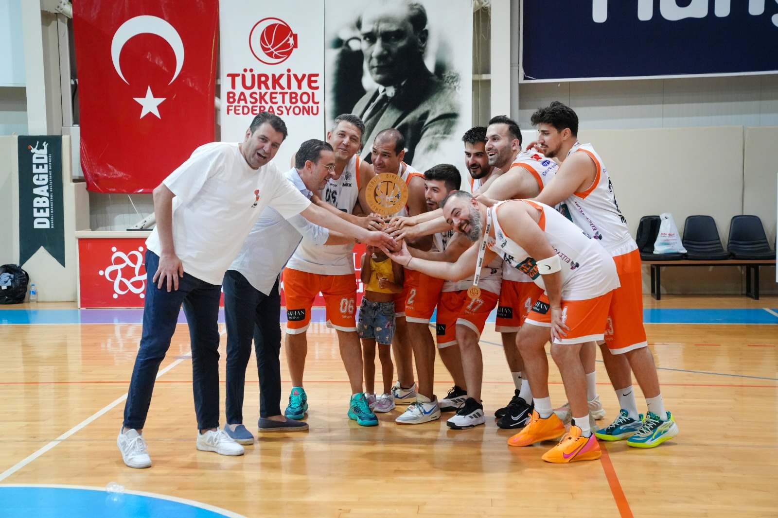 Deni̇zli̇ Şi̇rketler Basketbol Li̇gi̇ 2025 Sezonu Şampi̇yonu Belli̇ Oldu (4)