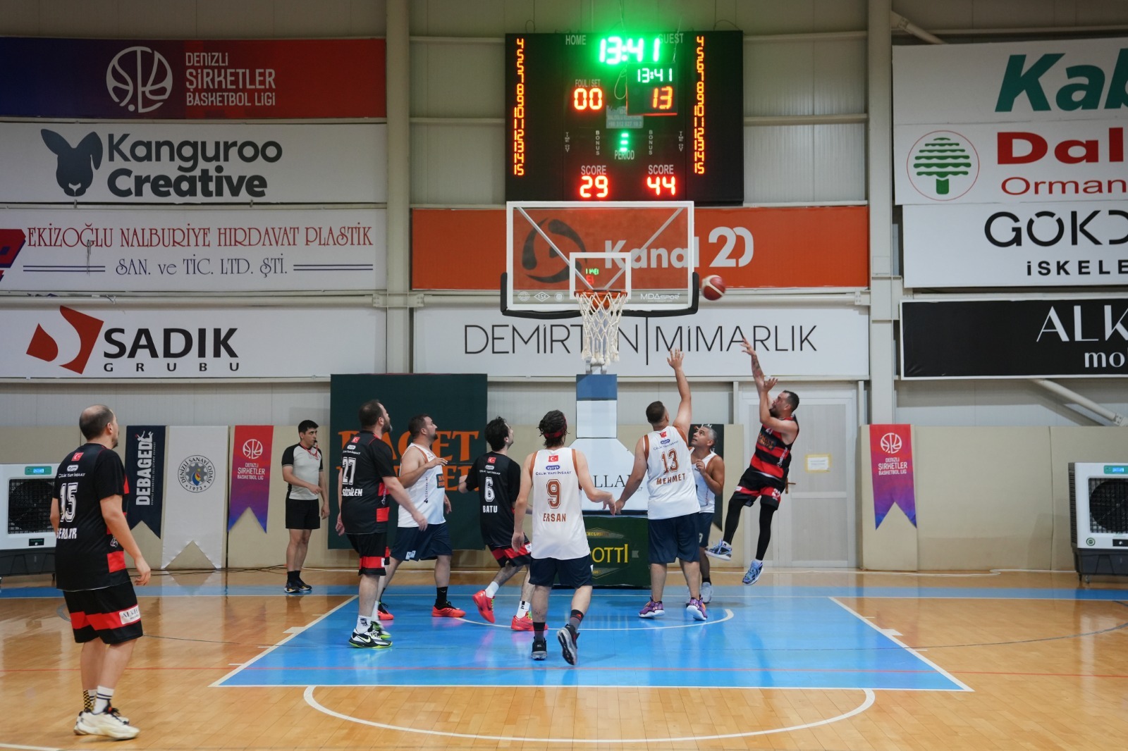 Deni̇zli̇ Şi̇rketler Basketbol Li̇gi̇ 2025 Sezonu Şampi̇yonu Belli̇ Oldu (8)