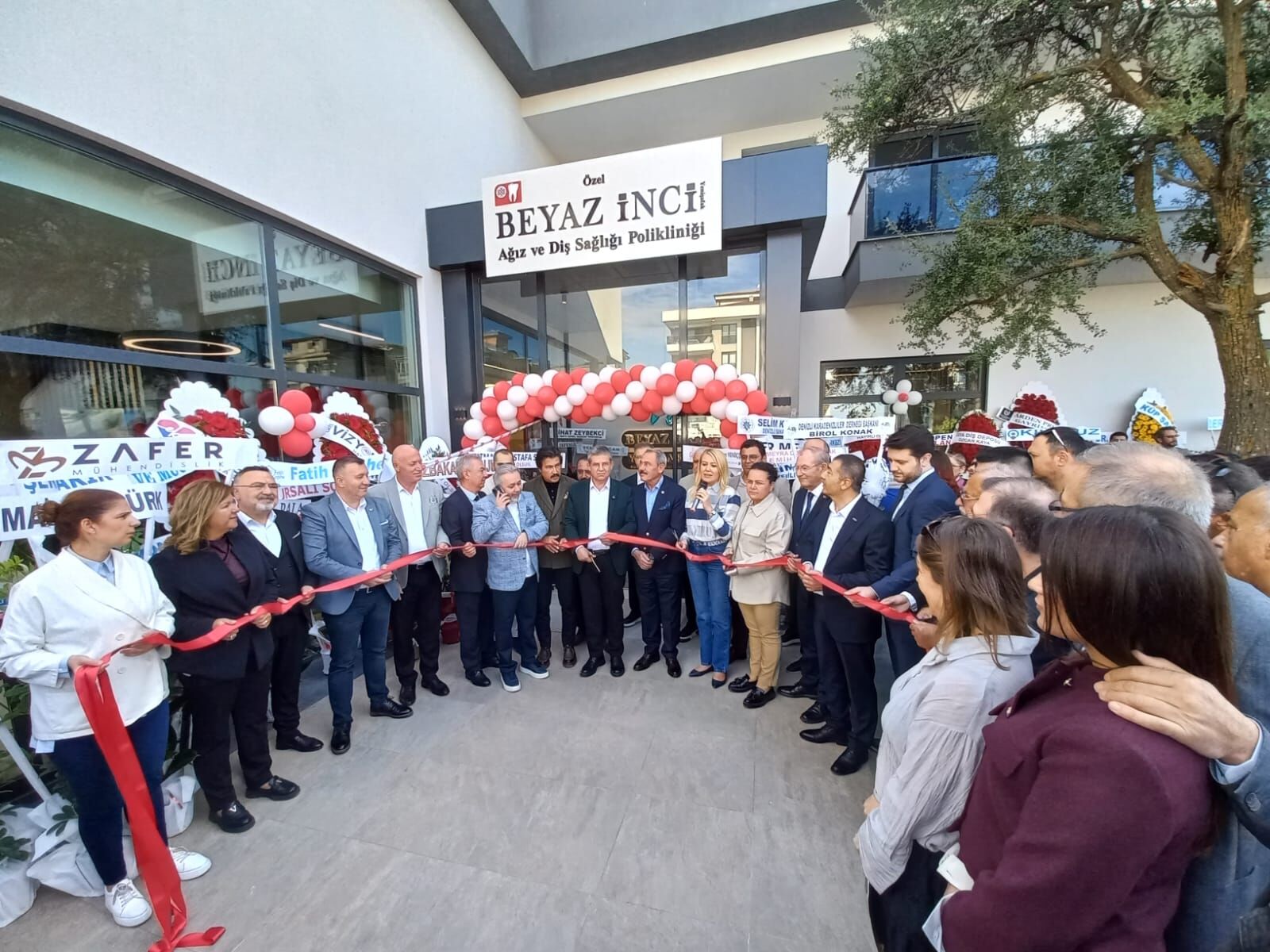 Beyaz İnci̇ Ağiz Ve Di̇ş Sağliği Merkezi̇’nden 4. Şube Açilişi “Deni̇zli̇’ye Değer Katan Yeni̇ Yatirim” (4)