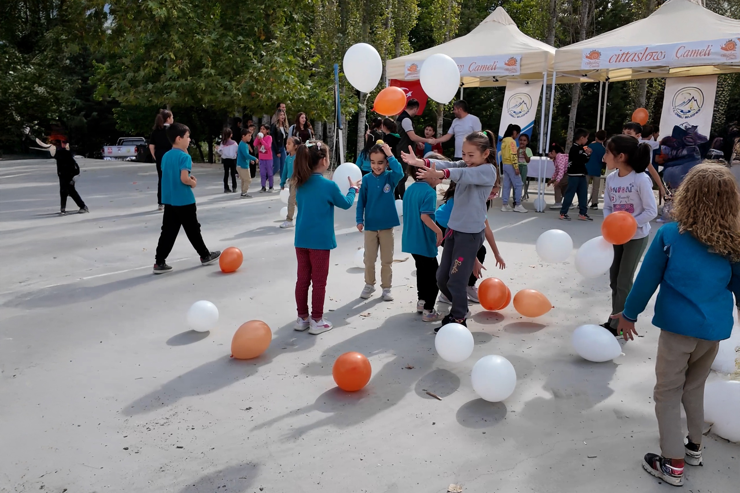 Çameli̇’de “Ci̇ttaslow Sunday” Etki̇nli̇ği̇! Mi̇ni̇k Eller Doğa İçi̇n Buluştu (1)