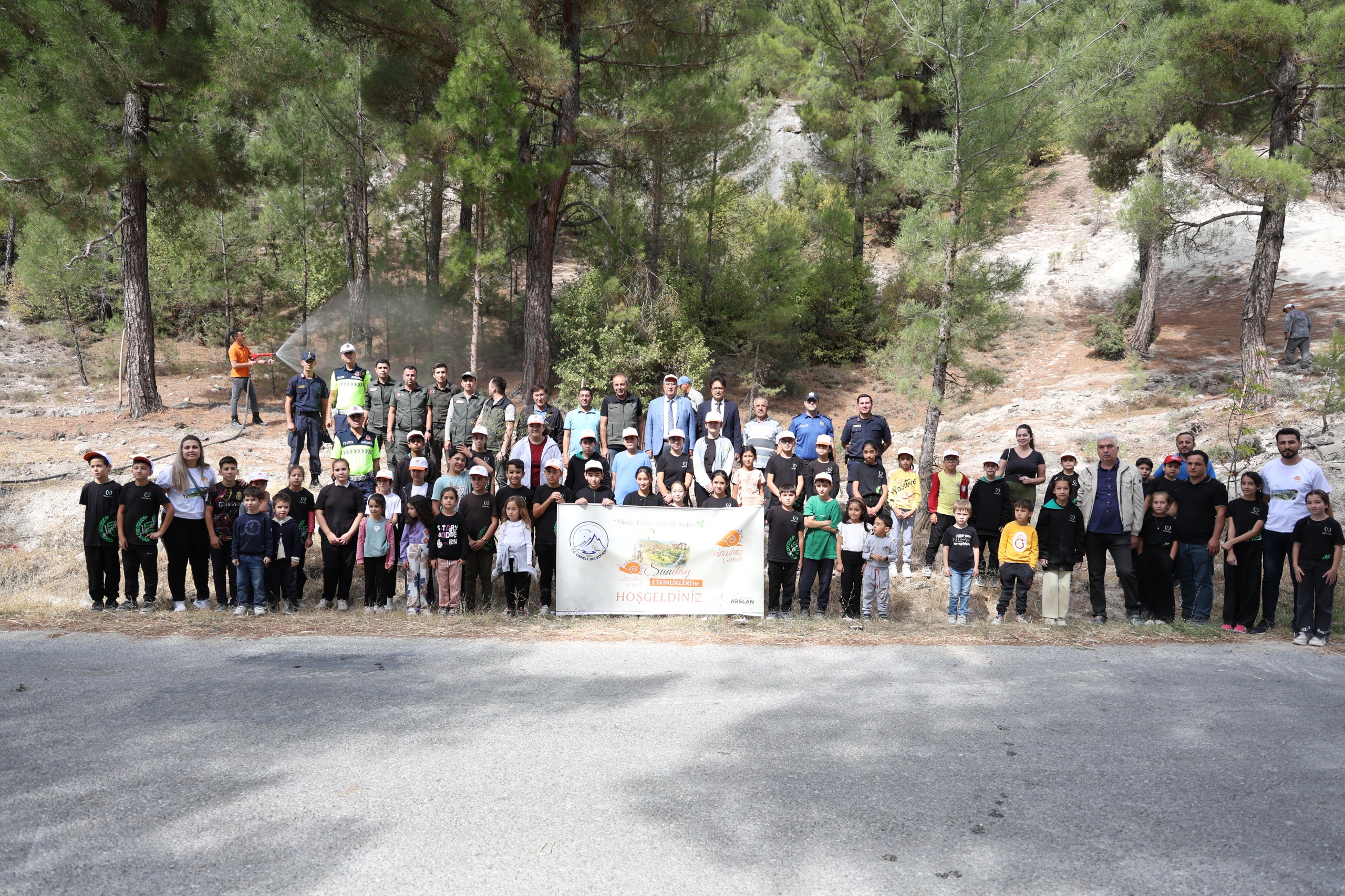 Çameli̇’de “Ci̇ttaslow Sunday” Etki̇nli̇ği̇! Mi̇ni̇k Eller Doğa İçi̇n Buluştu (4)