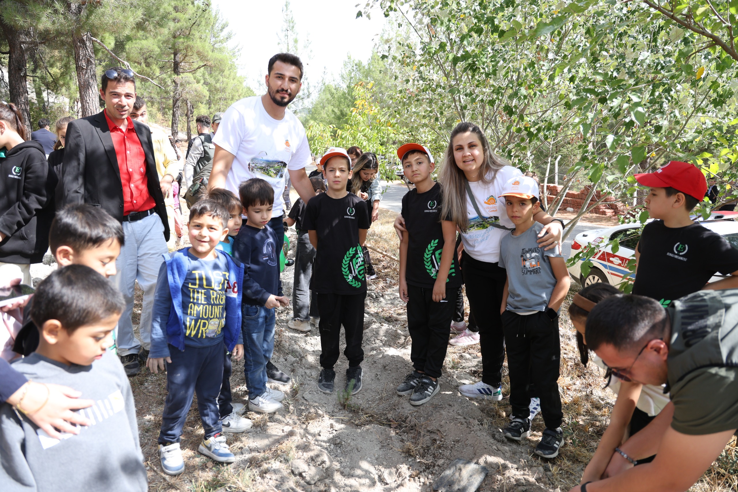 Çameli̇’de “Ci̇ttaslow Sunday” Etki̇nli̇ği̇! Mi̇ni̇k Eller Doğa İçi̇n Buluştu (6)