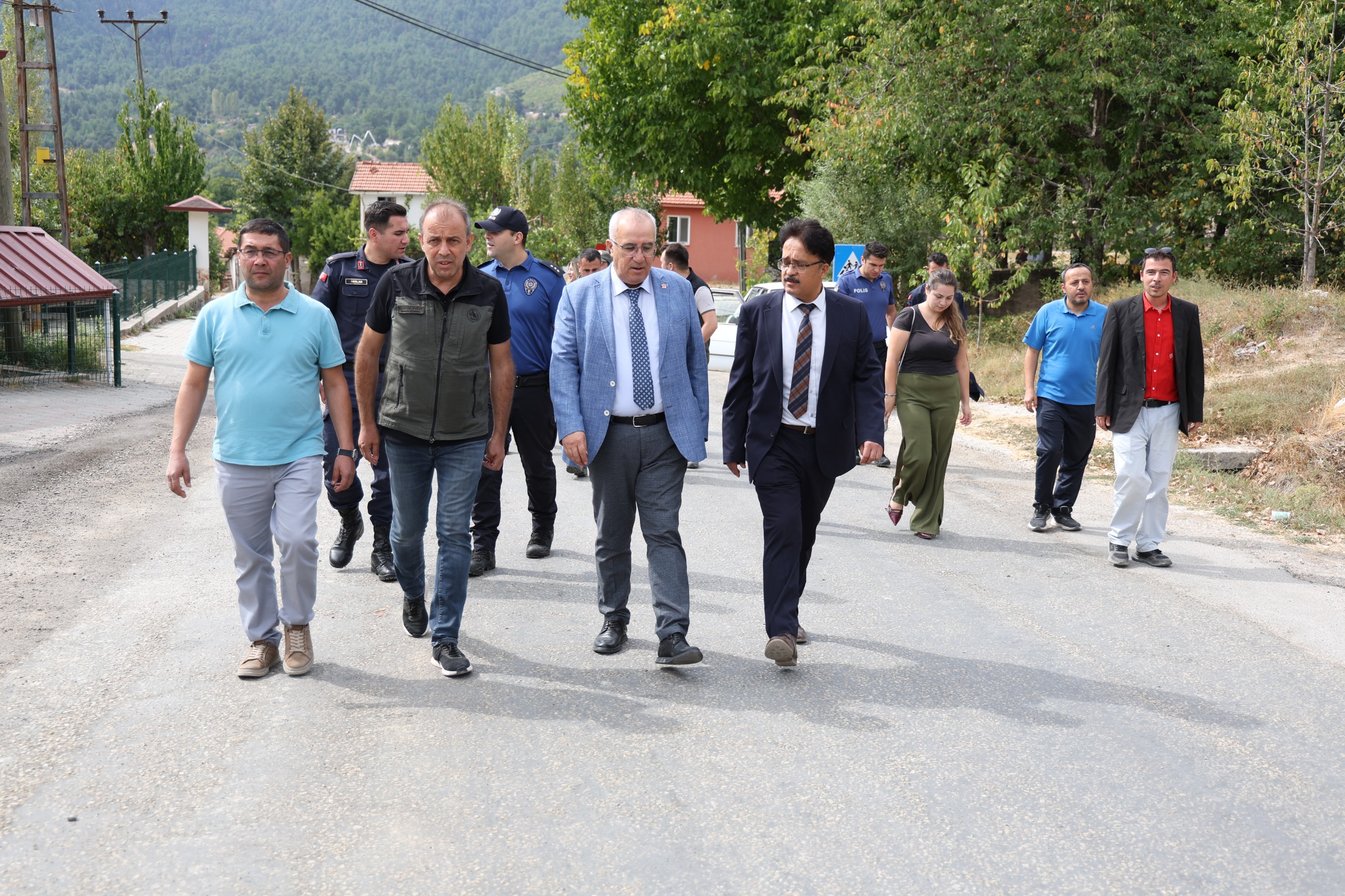 Çameli̇’de “Ci̇ttaslow Sunday” Etki̇nli̇ği̇! Mi̇ni̇k Eller Doğa İçi̇n Buluştu (8)