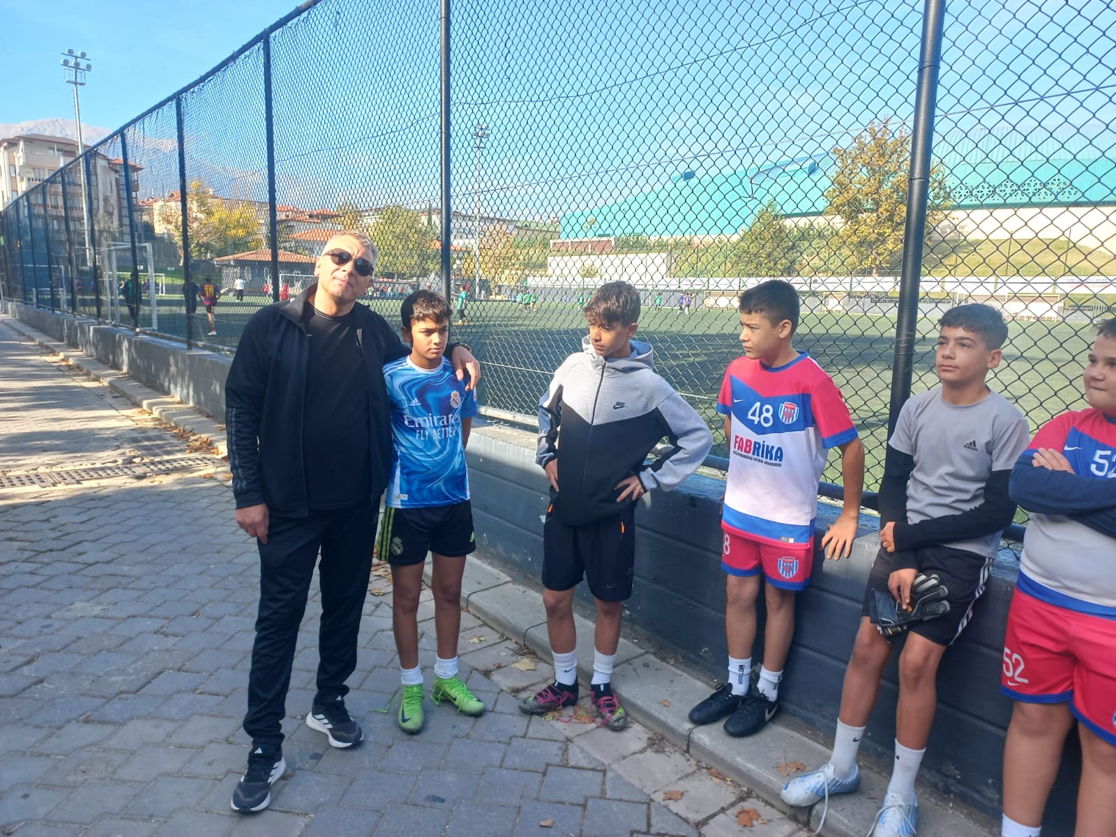 İyi̇ Parti̇'den Saha Kri̇zi̇ Protestosu Ķöse Çocuklarin Hakki Olan Hi̇zmet Yeri̇ne Geti̇ri̇lsi̇n, İnsanlik Ayibina Son Veri̇lsi̇n! (2)