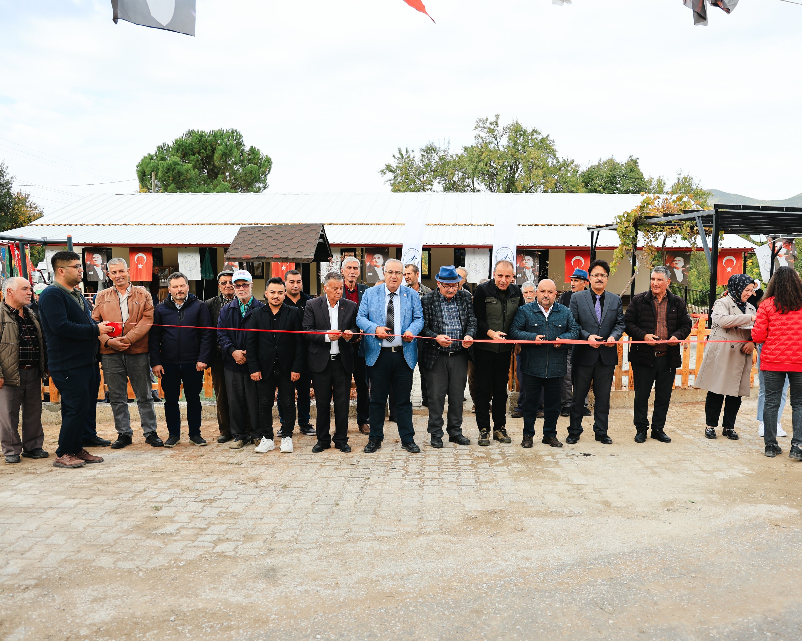 Kizilyaka Mahallesi̇ Sosyal Yaşam Merkezi̇ Hi̇zmete Açildi (6)