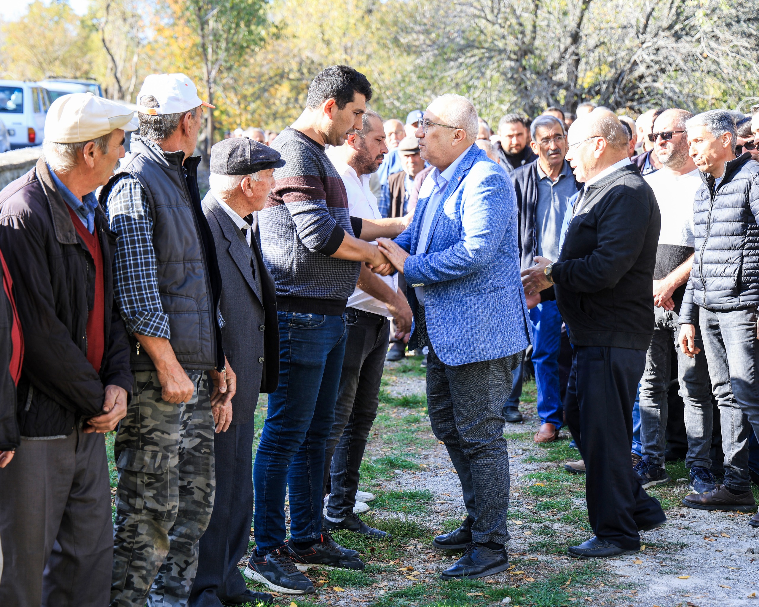 Arslan, Mahalli̇ Sanatçi Cemi̇l Çağdaş’in Cenaze Töreni̇ne Katildi (3)