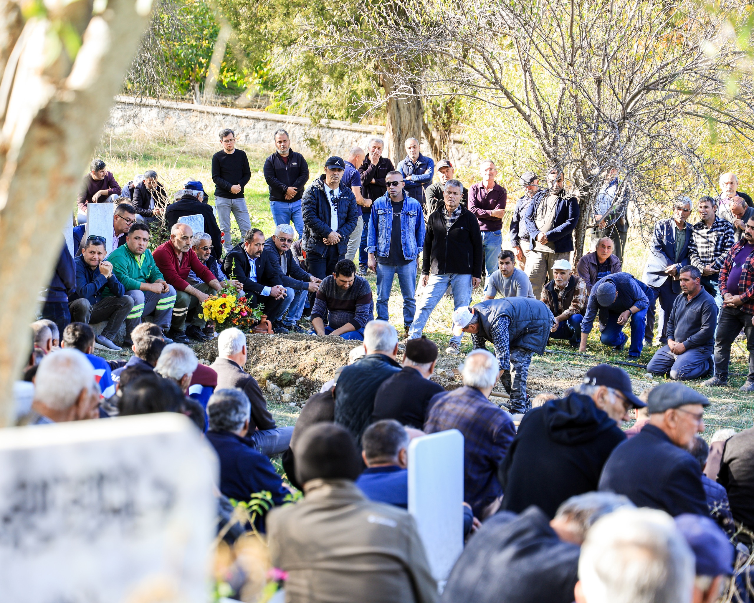Arslan, Mahalli̇ Sanatçi Cemi̇l Çağdaş’in Cenaze Töreni̇ne Katildi (4)