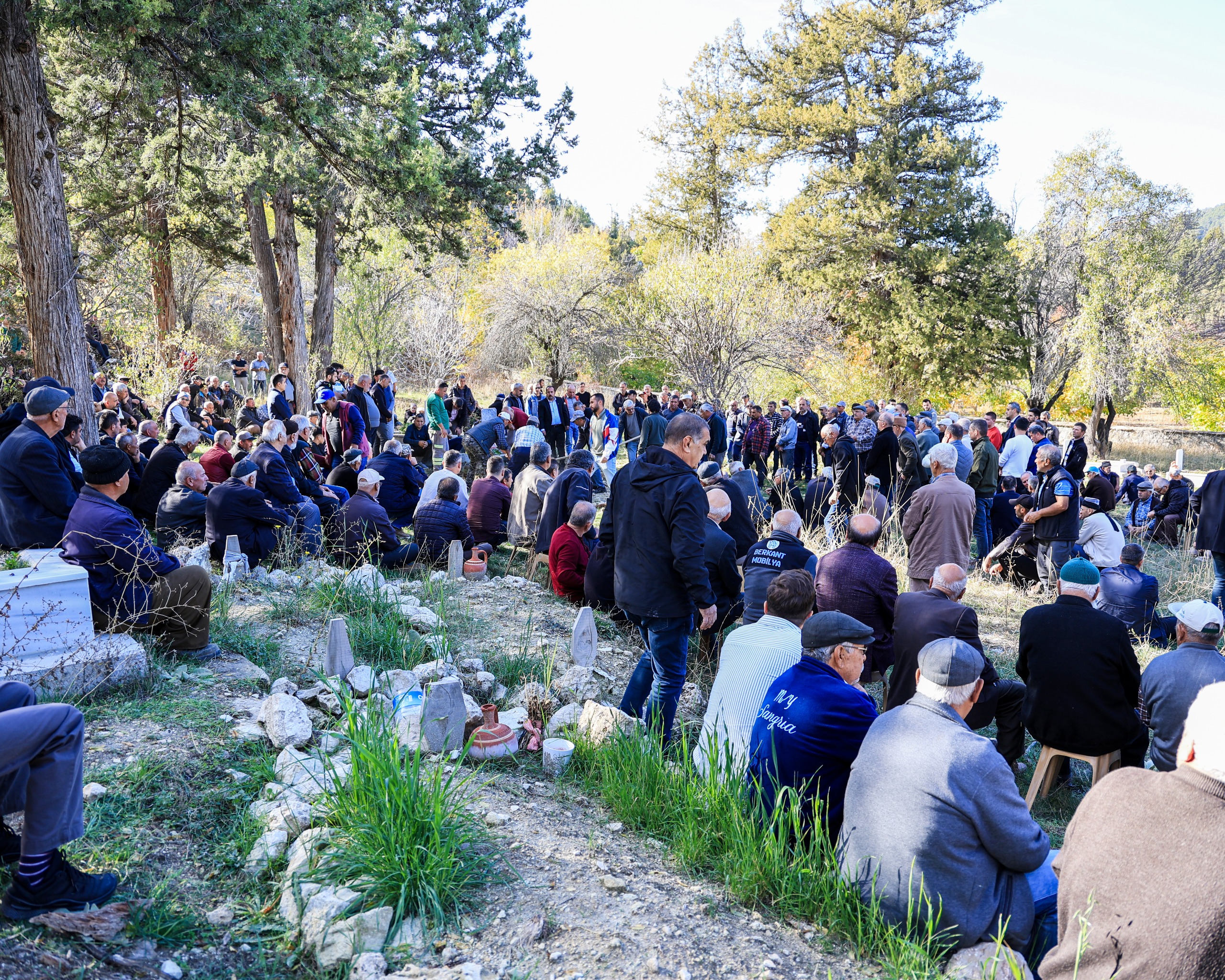 Arslan, Mahalli̇ Sanatçi Cemi̇l Çağdaş’in Cenaze Töreni̇ne Katildi (5)