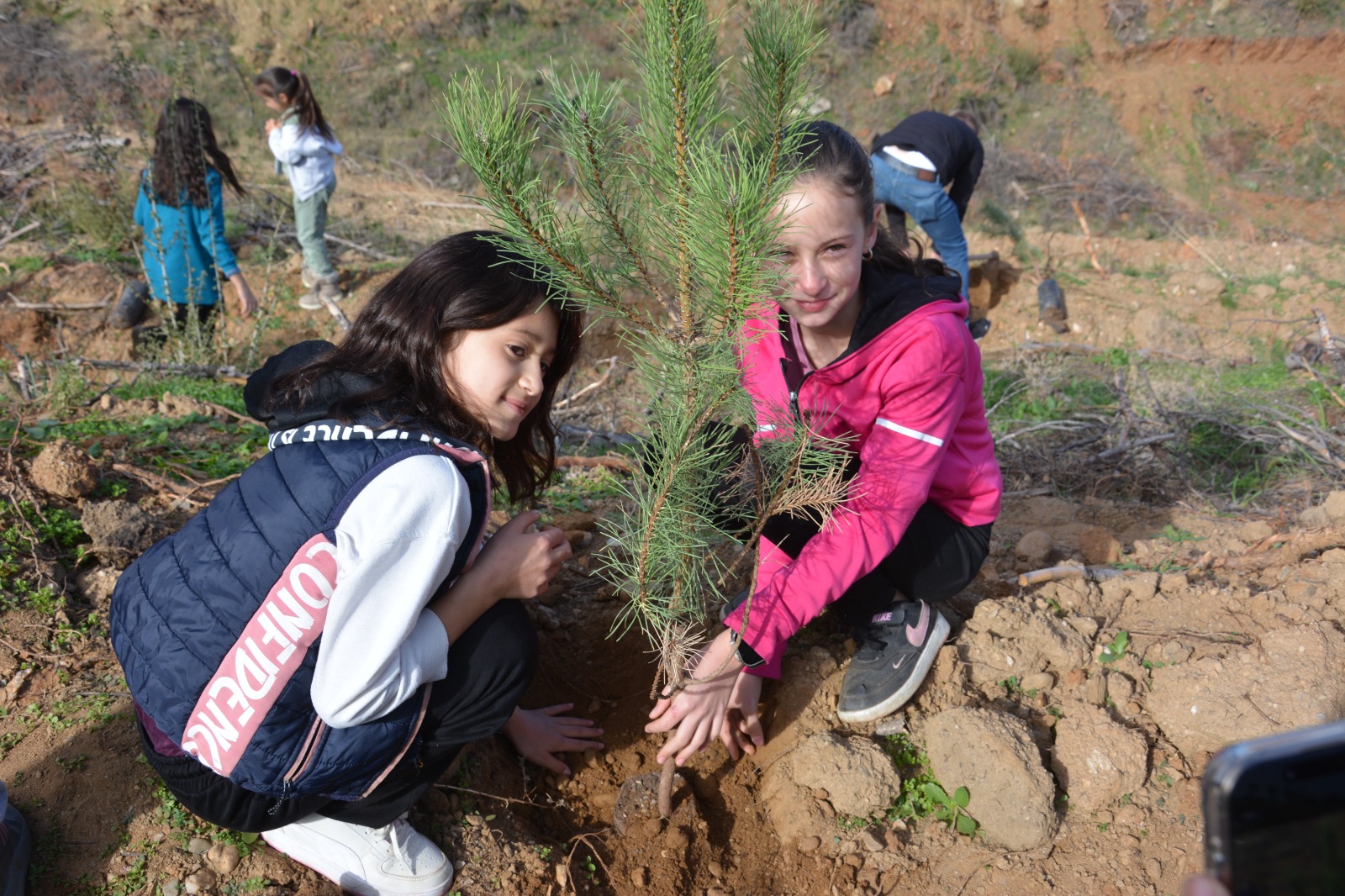 Babadağ’da Geleceğe Nefes! Fi̇danlar Toprakla, Umutlar Gelecekle Buluştu (2)