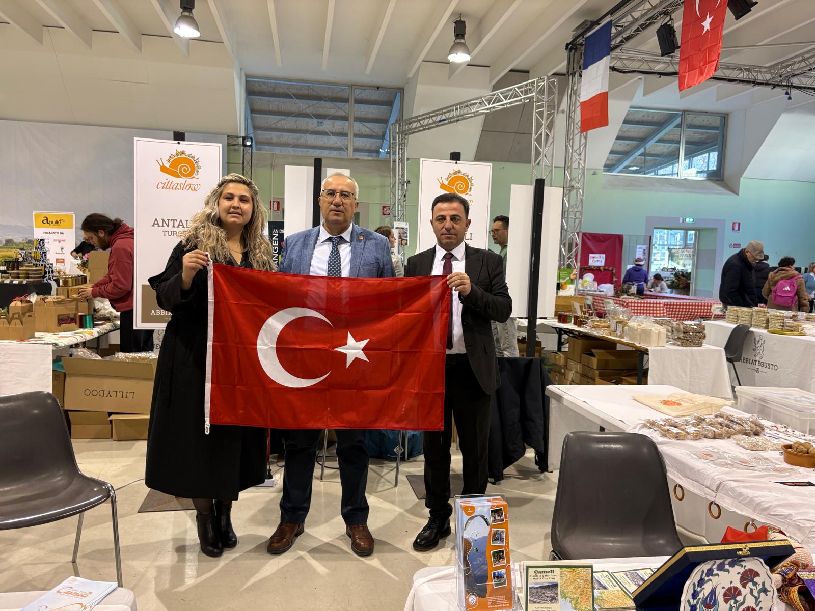 Çameli̇, Ci̇ttaslow Etki̇nli̇ği̇nde Uluslararasi Sahneye Çikti (1)