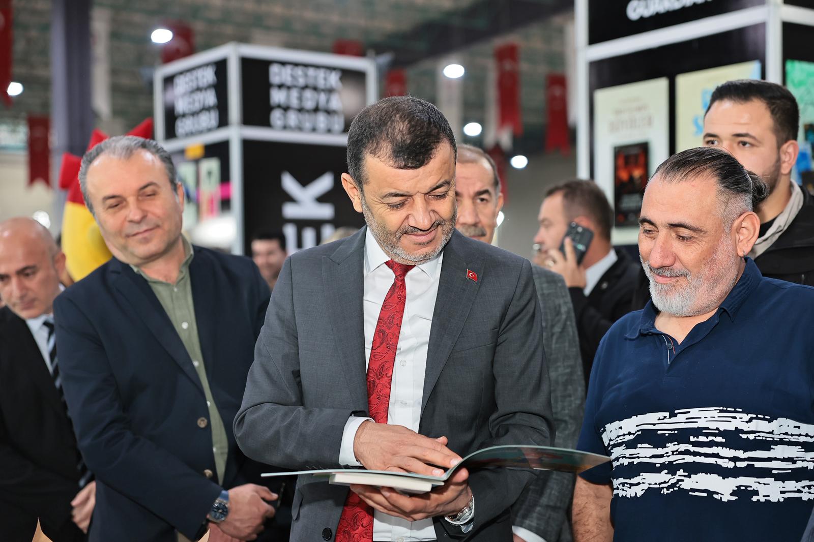 Denizli Büyükşehir Belediyesi 8. Kitap Fuarı Kapılarını Açtı (2)