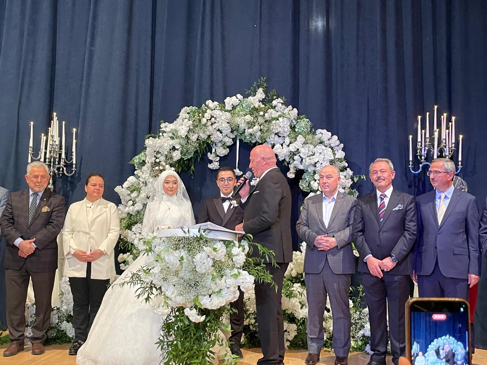 Deni̇zli̇’de Gerçekleşen Görkemli̇ Düğün Protokol, Si̇yaset Ve İş Dünyasini Buluşturdu (4)